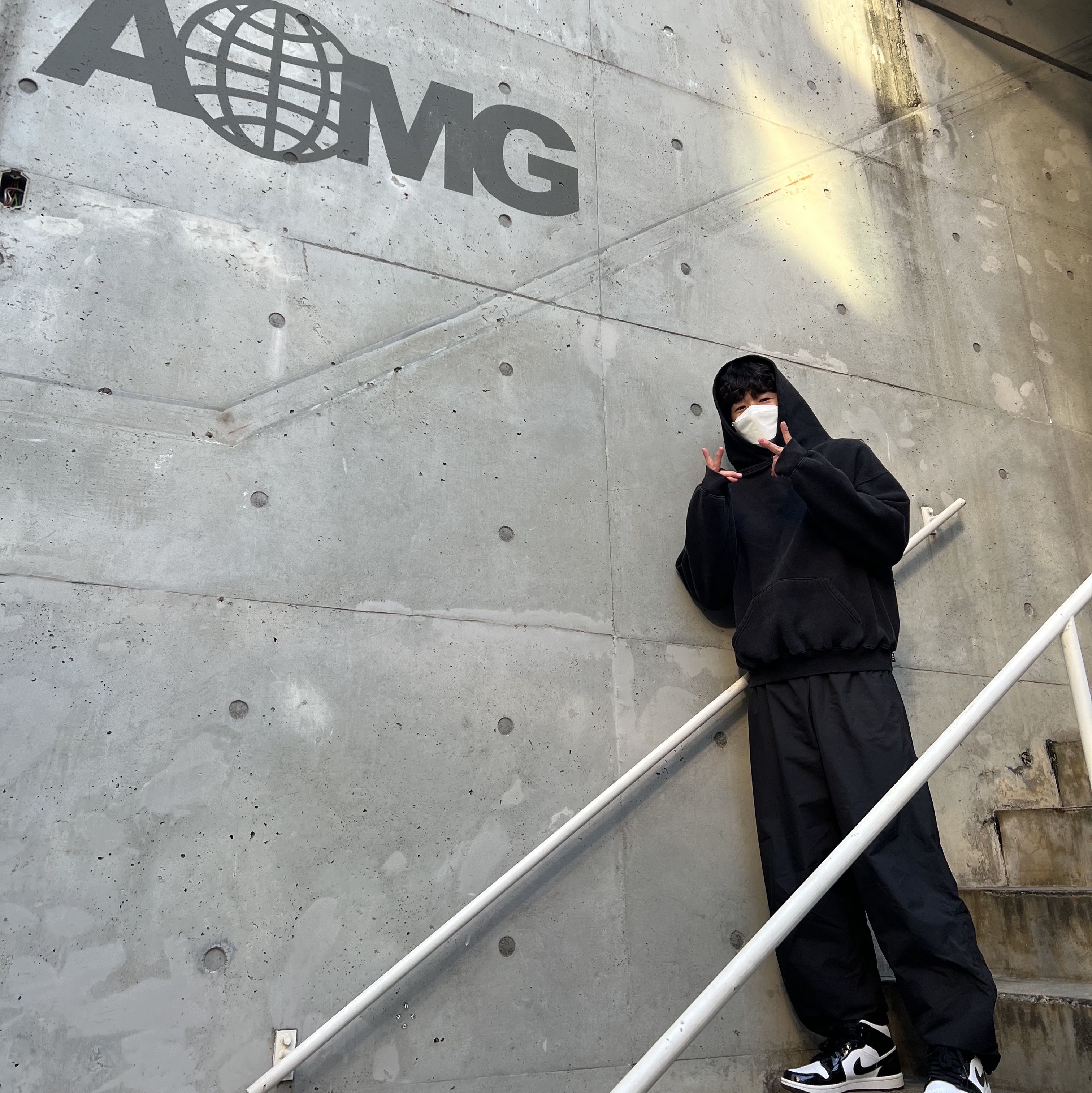 IAB Studio Hoodie Black White, Jordan 1 Mid SE ASW Black 착용 스타일 - 4