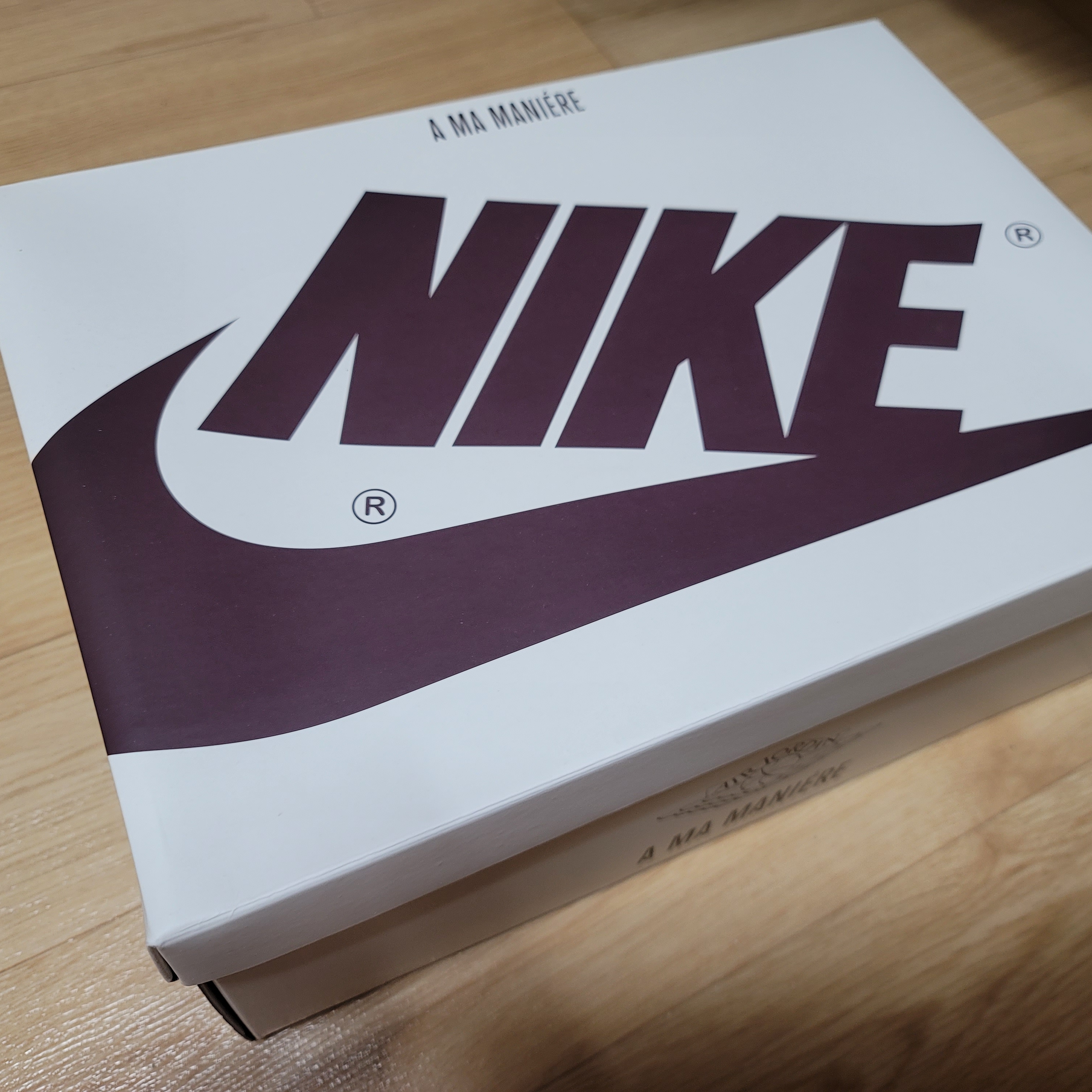 Jordan 1 x A Ma Maniere Retro High OG SP Sail and Burgundy 착용 스타일 - 2