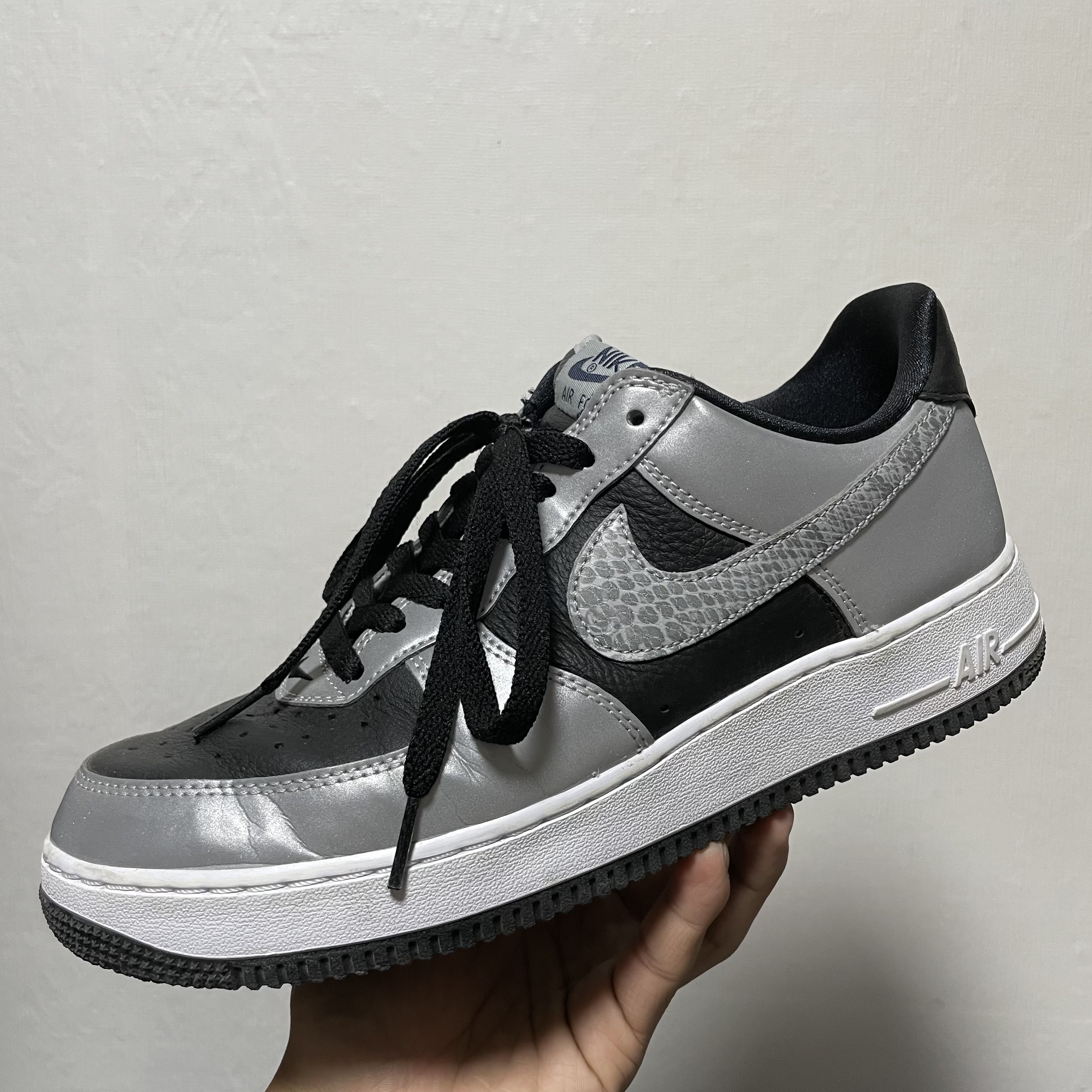 Nike Air Force 1 B Silver Snake 착용 스타일
