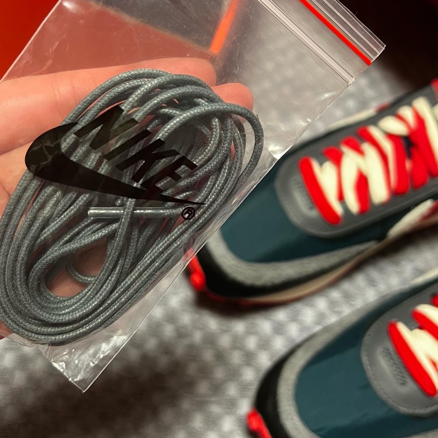Nike x Sacai x Undercover LDWaffle Midnight Spruce University Red 착용 스타일 - 5
