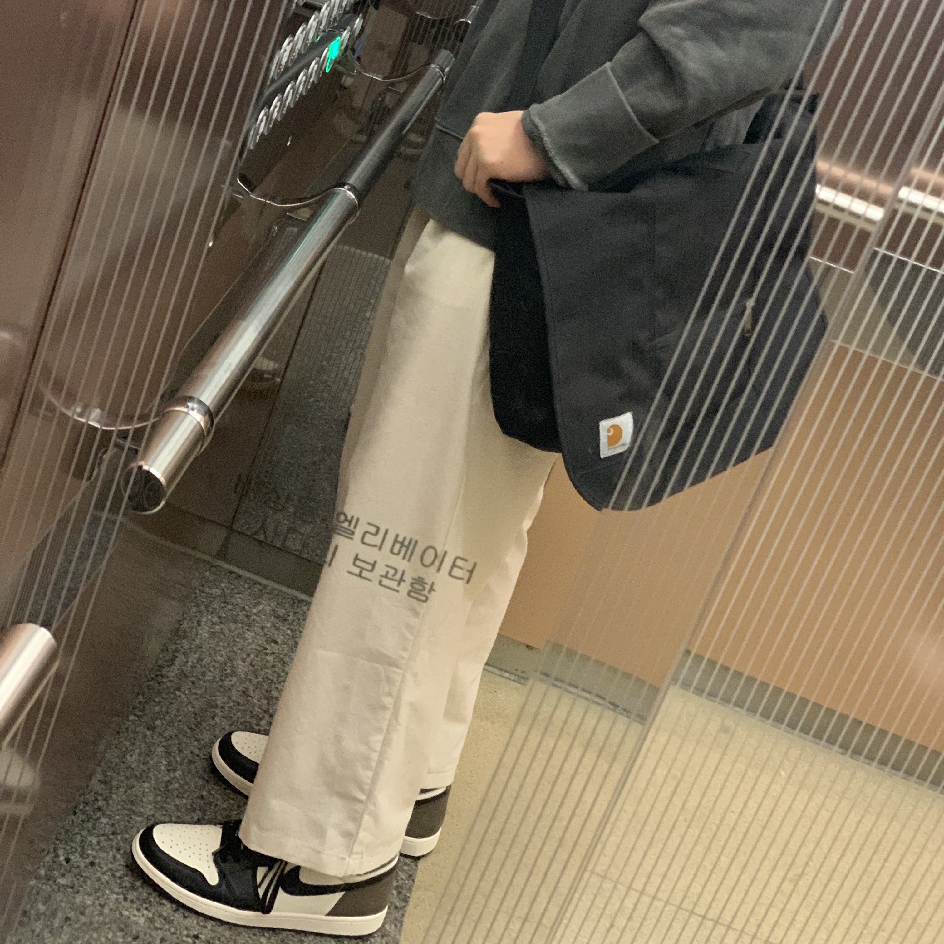 Jordan 1 Retro High OG Black Mocha 착용 스타일