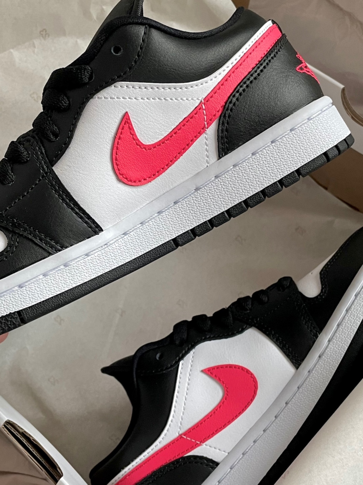 (W) Jordan 1 Low Black Siren Red 착용 스타일