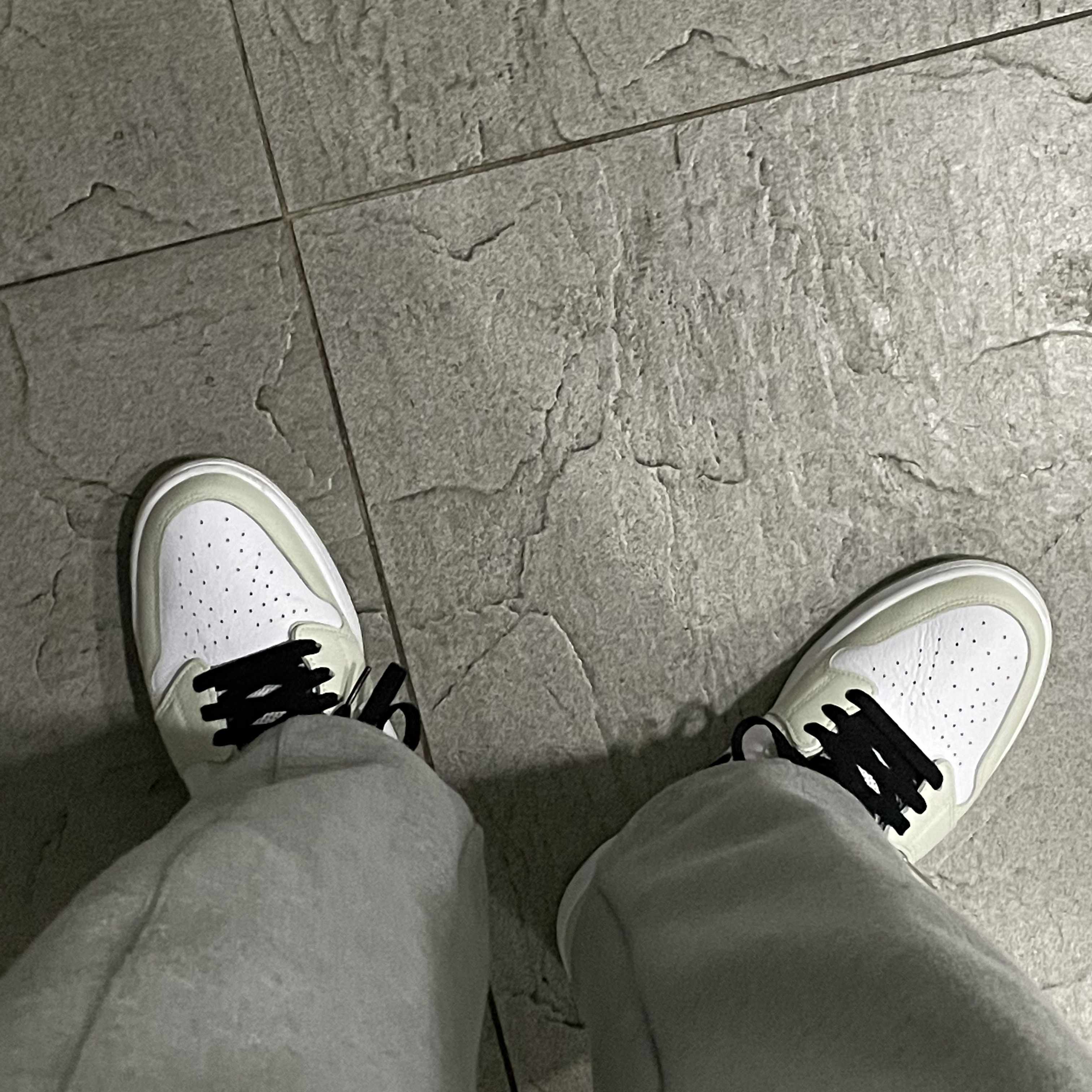 (W) Jordan 1 Zoom Air CMFT Light Bone 착용 스타일