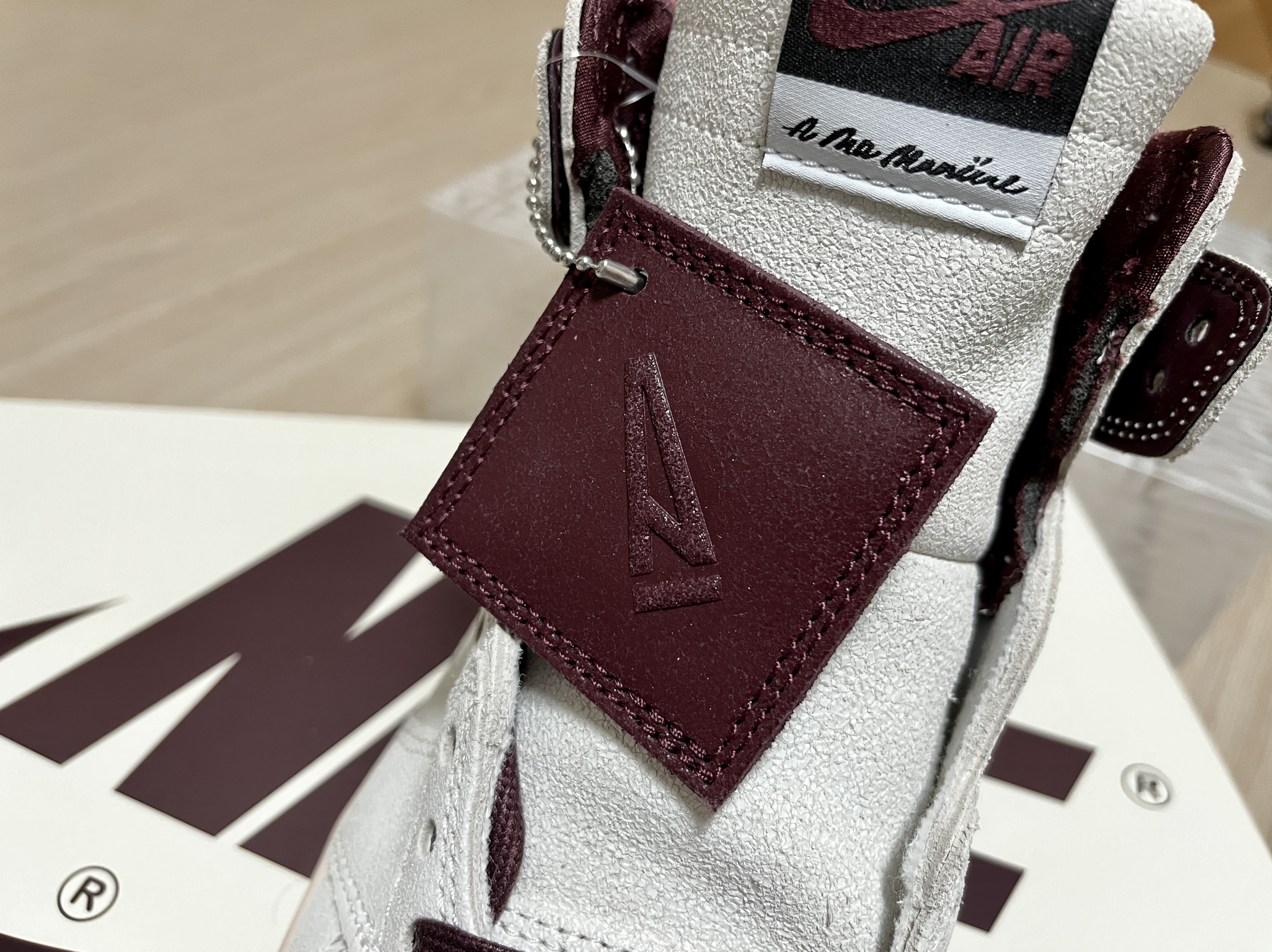 Jordan 1 x A Ma Maniere Retro High OG SP Sail and Burgundy 착용 스타일 - 3