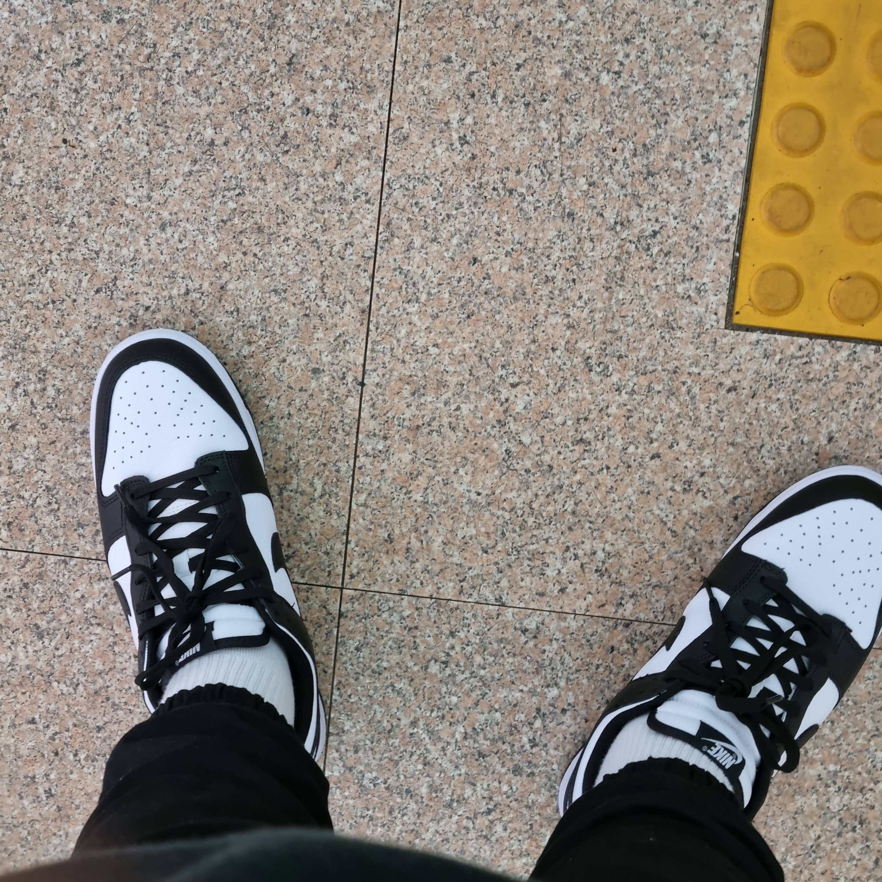 Nike Dunk Low Retro Black 착용 스타일