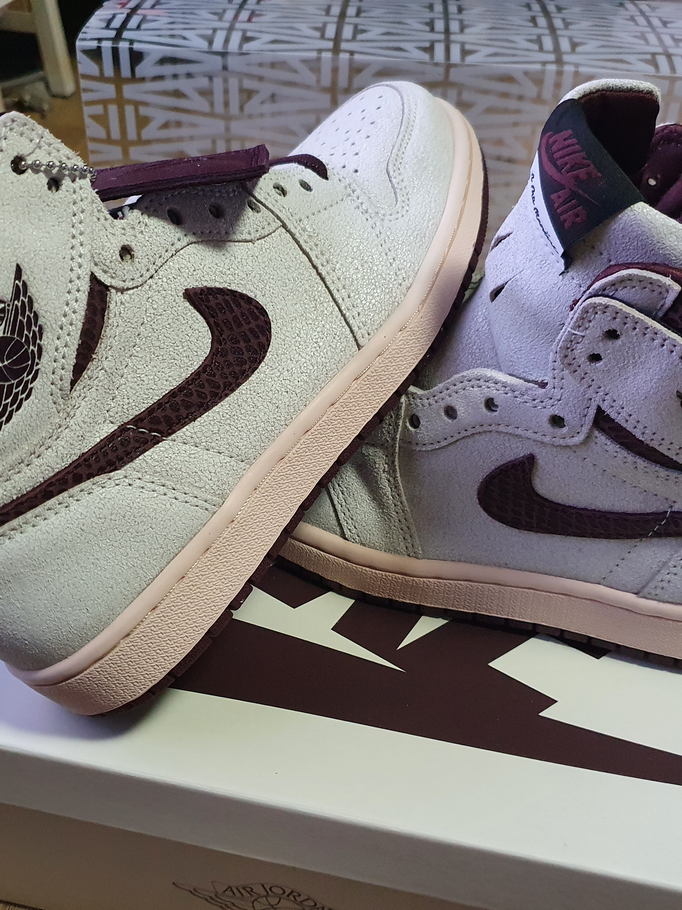 Jordan 1 x A Ma Maniere Retro High OG SP Sail and Burgundy 착용 스타일 - 1