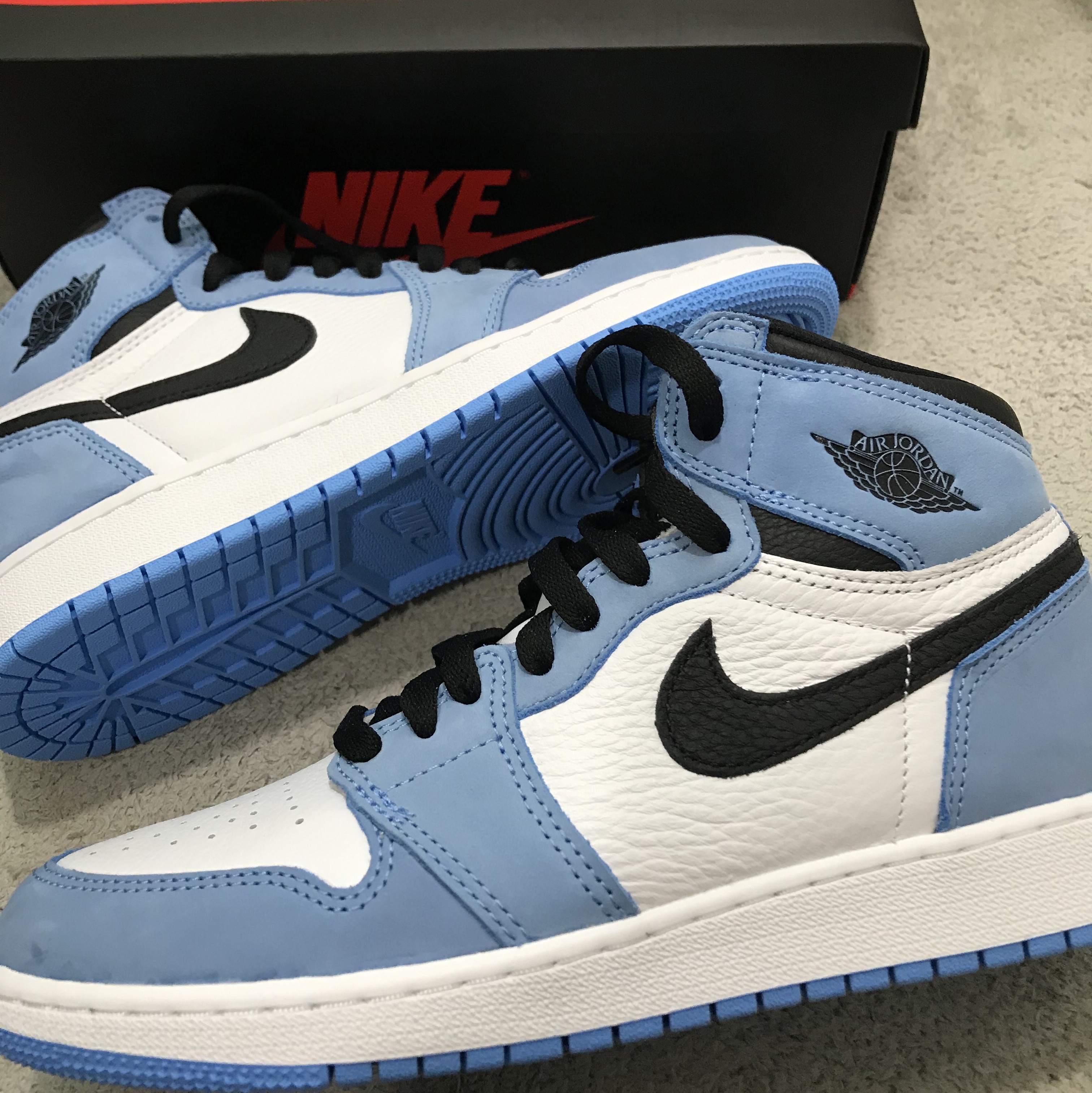 (GS) Jordan 1 Retro High OG University Blue 착용 스타일 - 2