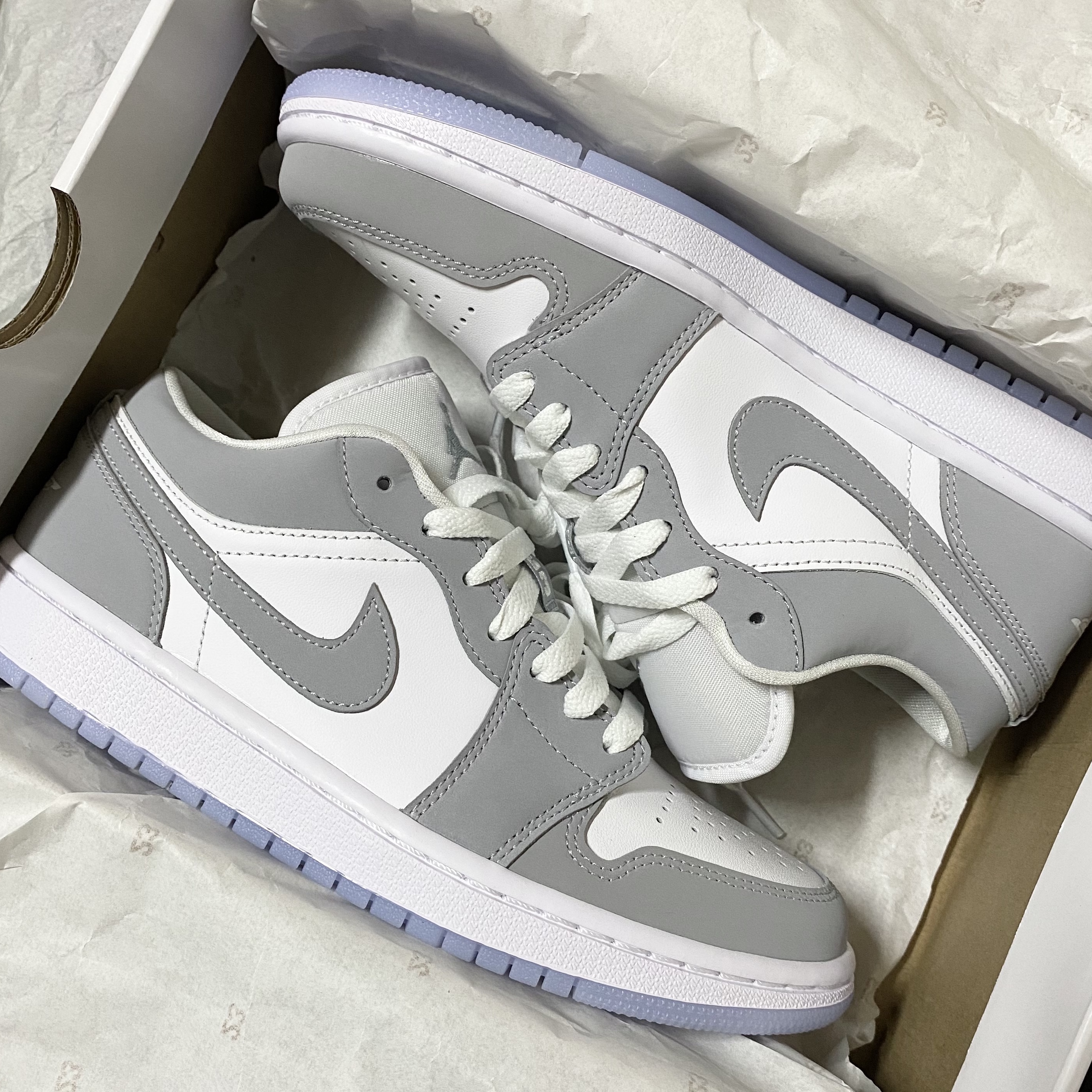 (W) Jordan 1 Low White Wolf Grey 착용 스타일 - 1