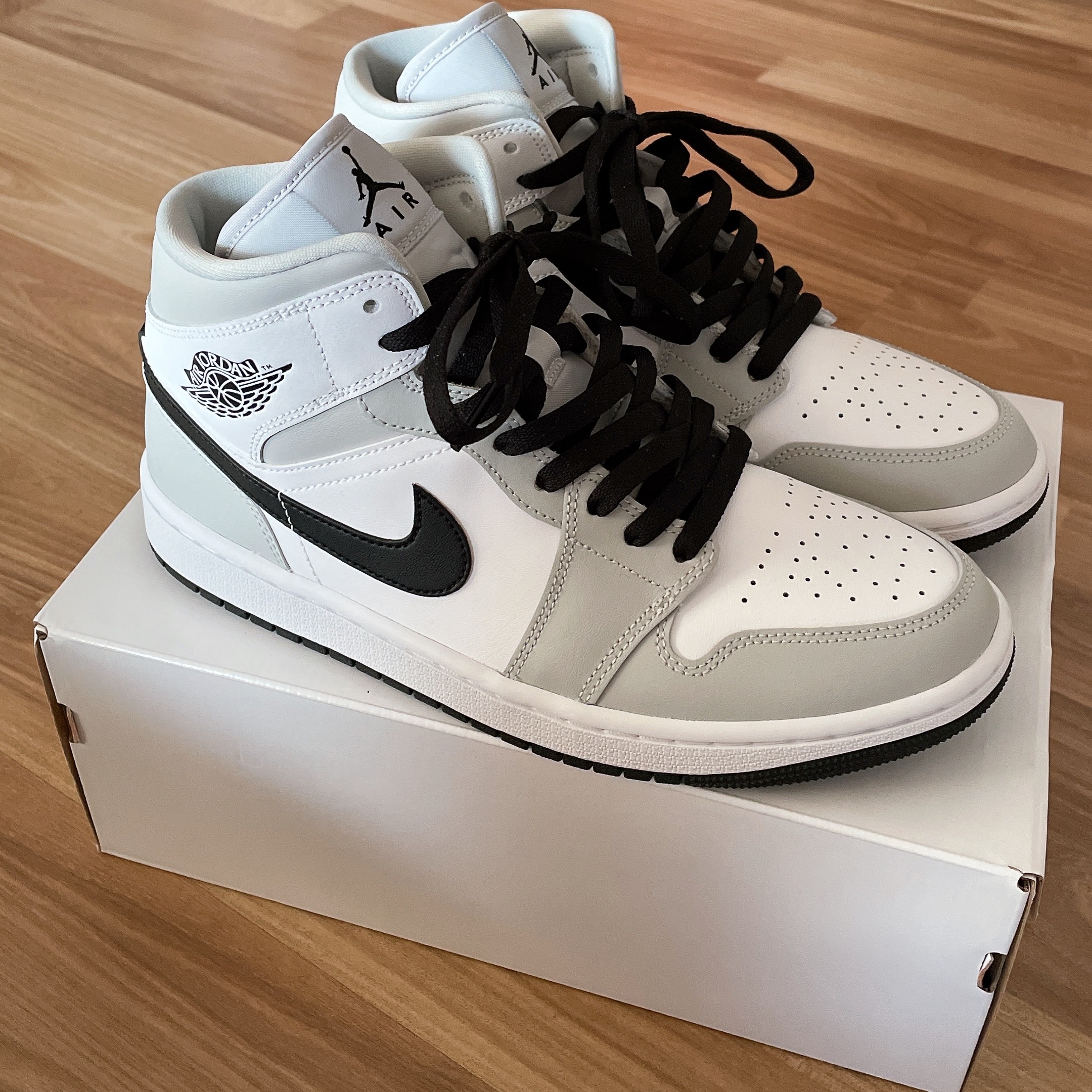 (W) Jordan 1 Mid Grey Fog 착용 스타일 - 1
