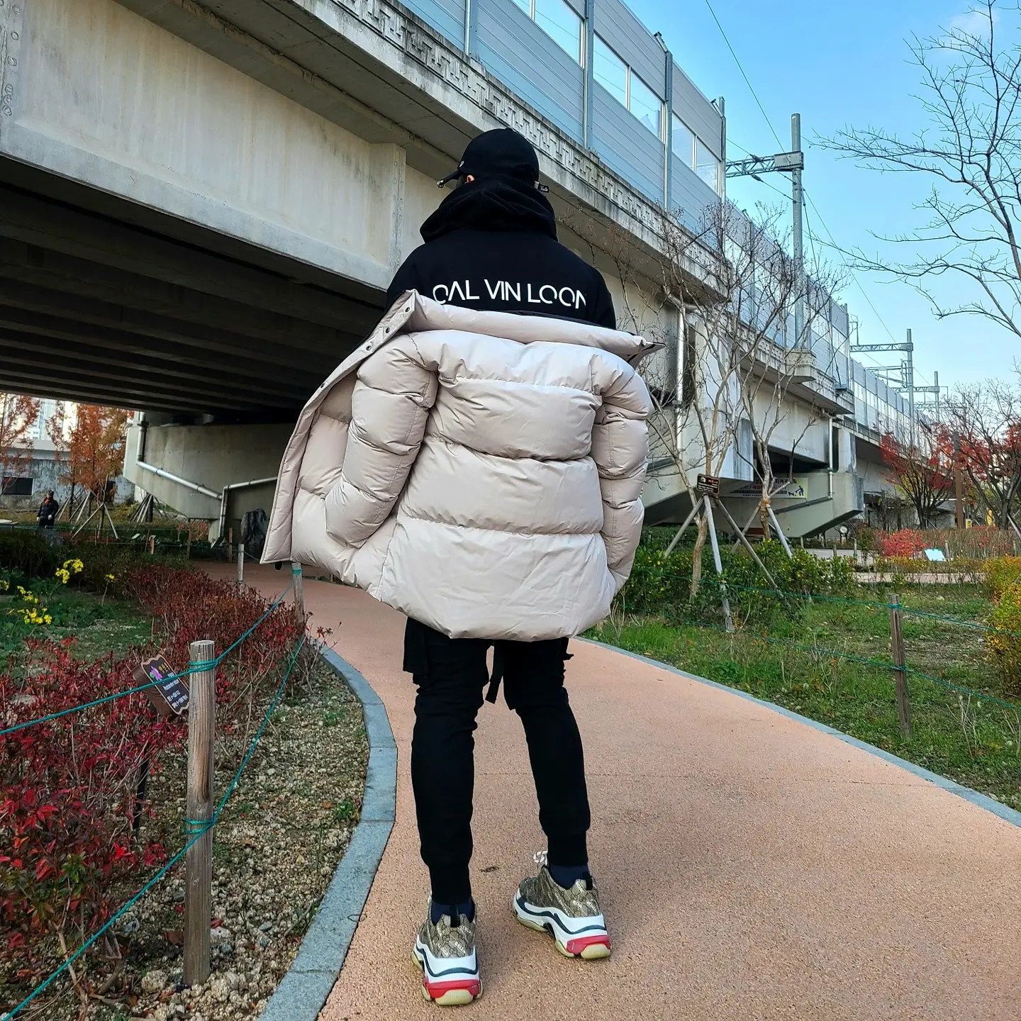 Balenciaga x Gucci The Hacker Project Triple S Sneakers Beige Ebony GG Supreme Black White Red 착용 스타일 - 2