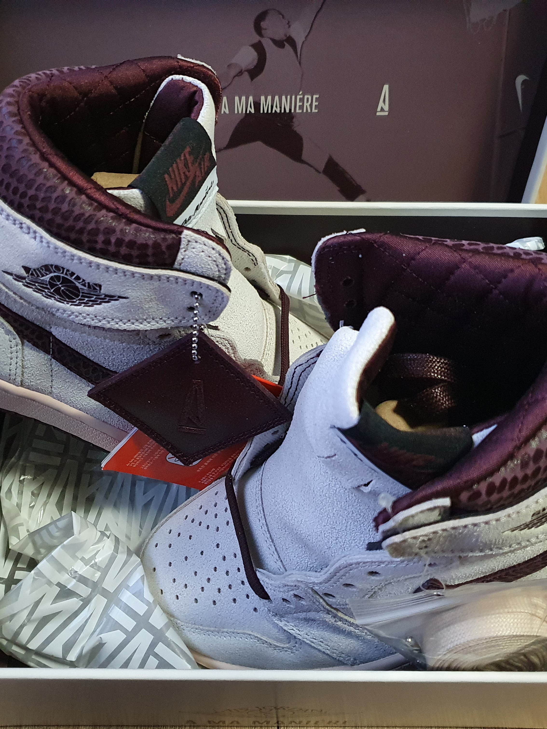 Jordan 1 x A Ma Maniere Retro High OG SP Sail and Burgundy 착용 스타일 - 3