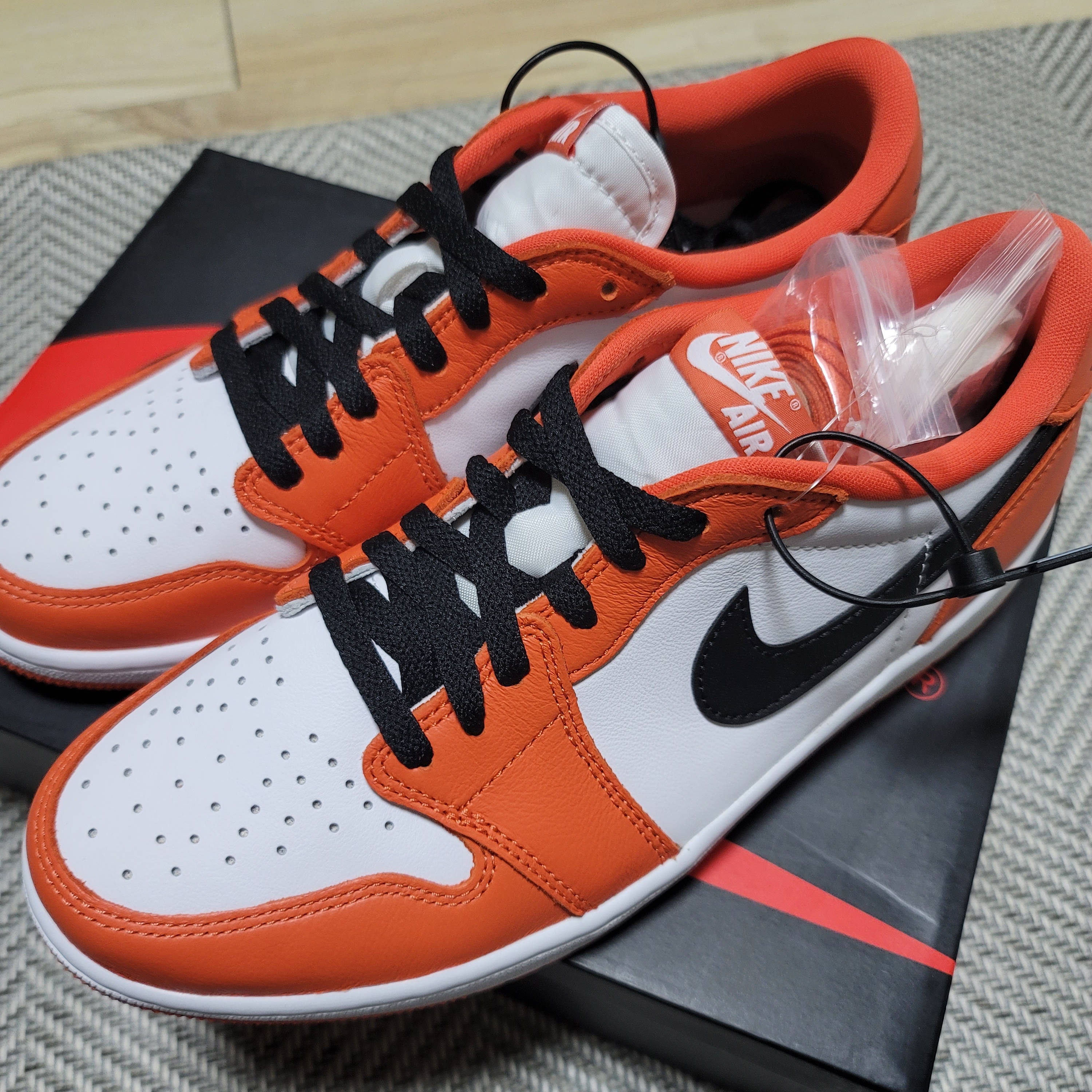 Jordan 1 Low OG Starfish 착용 스타일