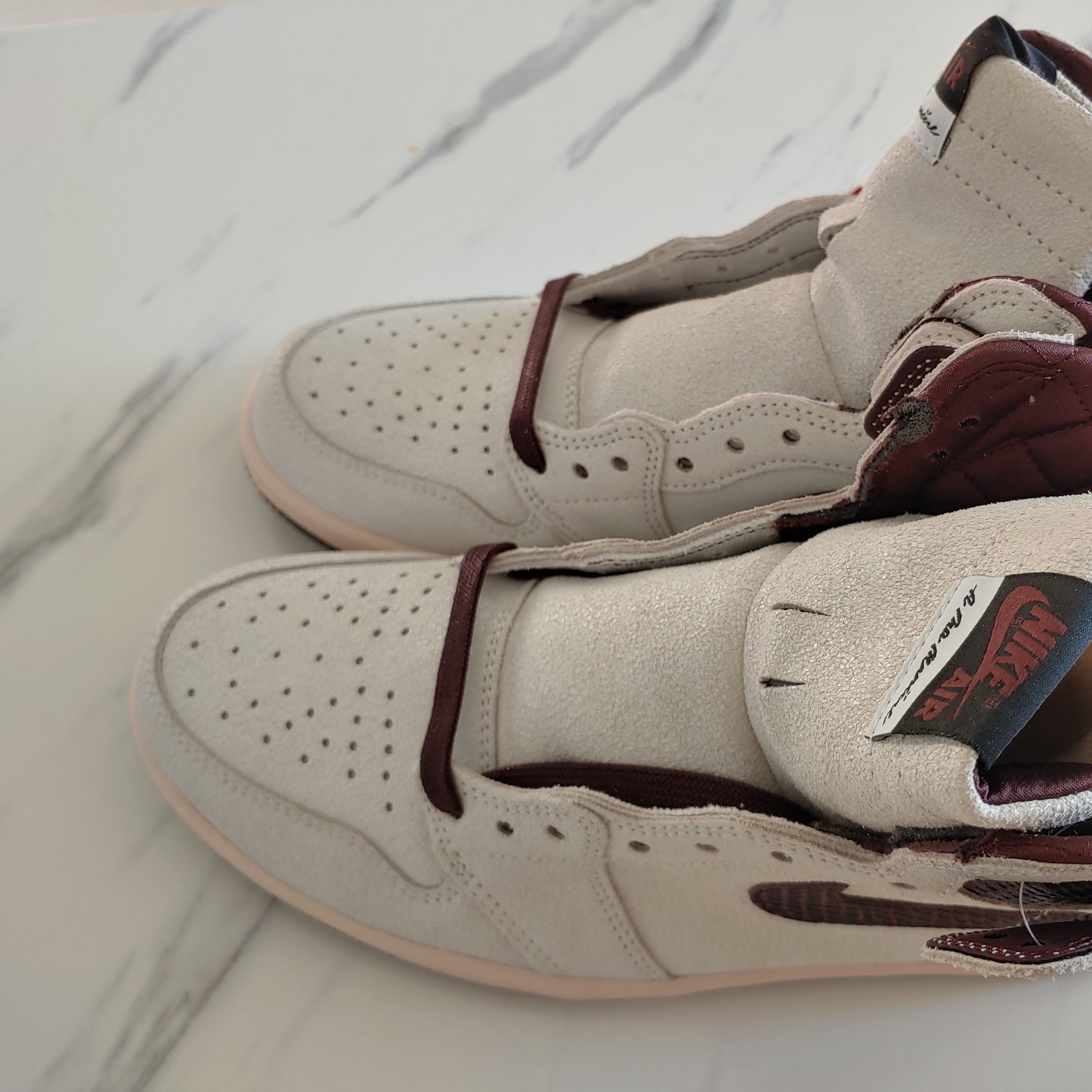 Jordan 1 x A Ma Maniere Retro High OG SP Sail and Burgundy 착용 스타일 - 5