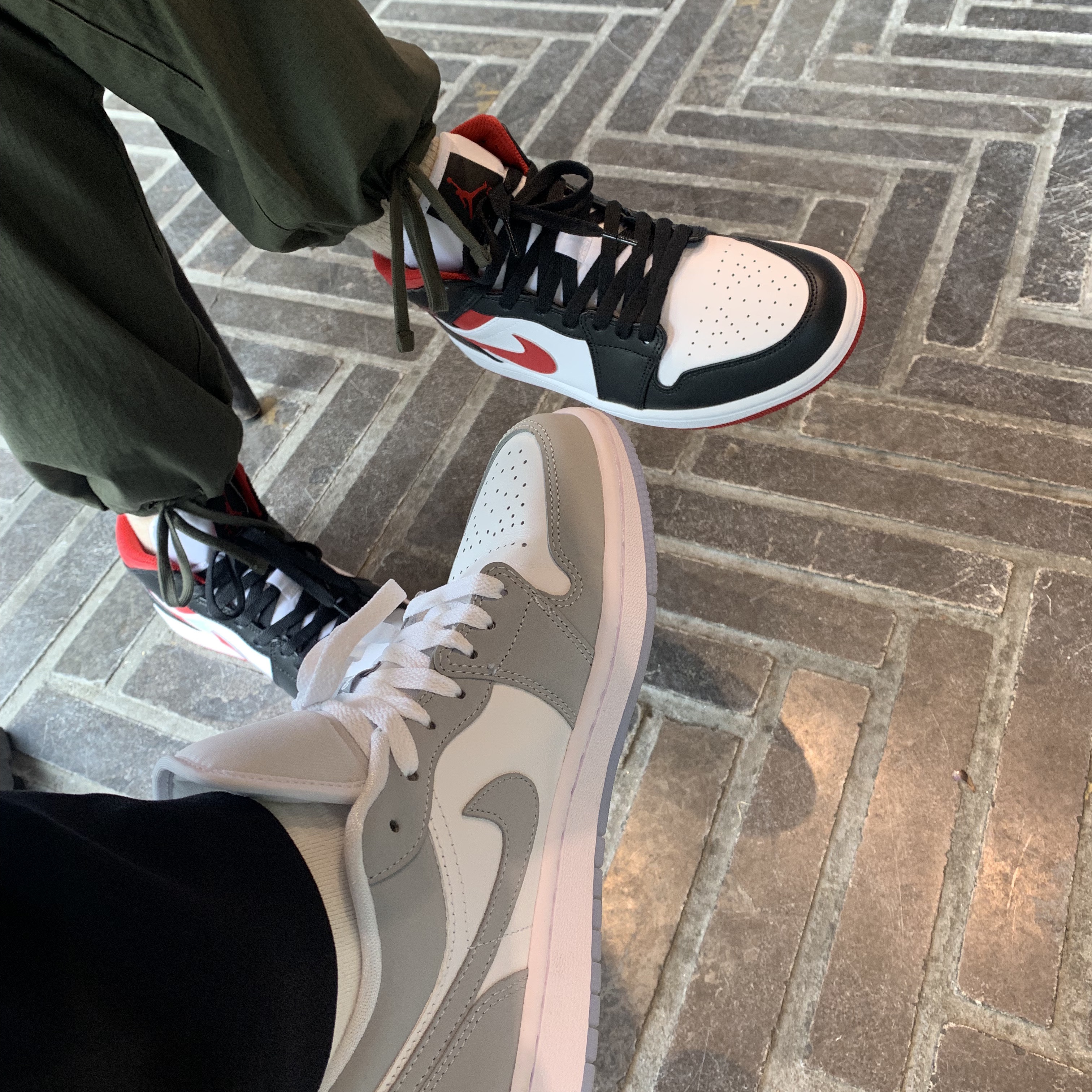 Jordan 1 Mid Gym Red Black White, (W) Jordan 1 Low White Wolf Grey 착용 스타일