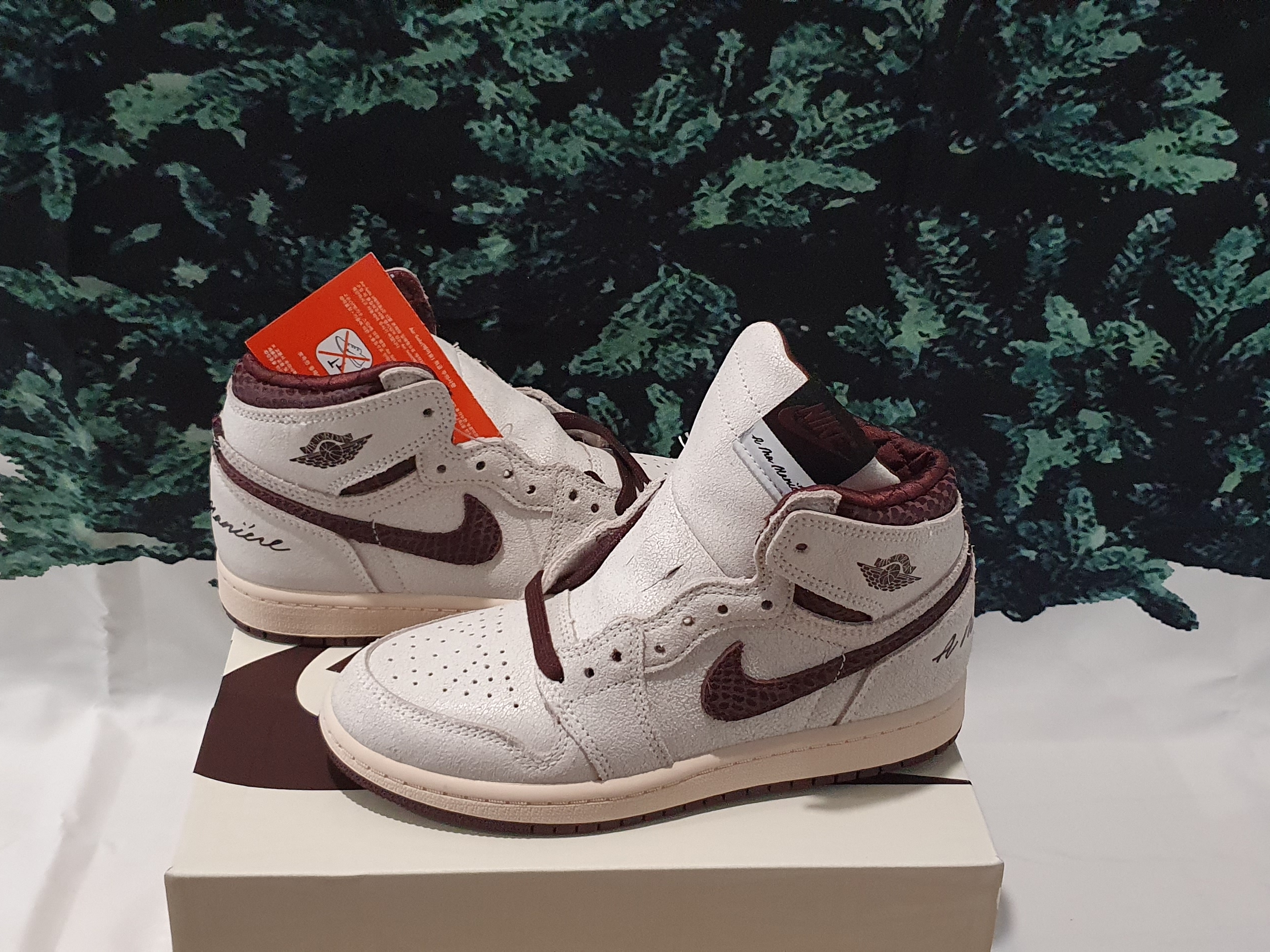 (TD) Jordan 1 x A Ma Maniere Retro High OG SP Burgundy and Sail, Jordan 1 x A Ma Maniere Retro High OG SP Sail and Burgundy 착용 스타일 - 2