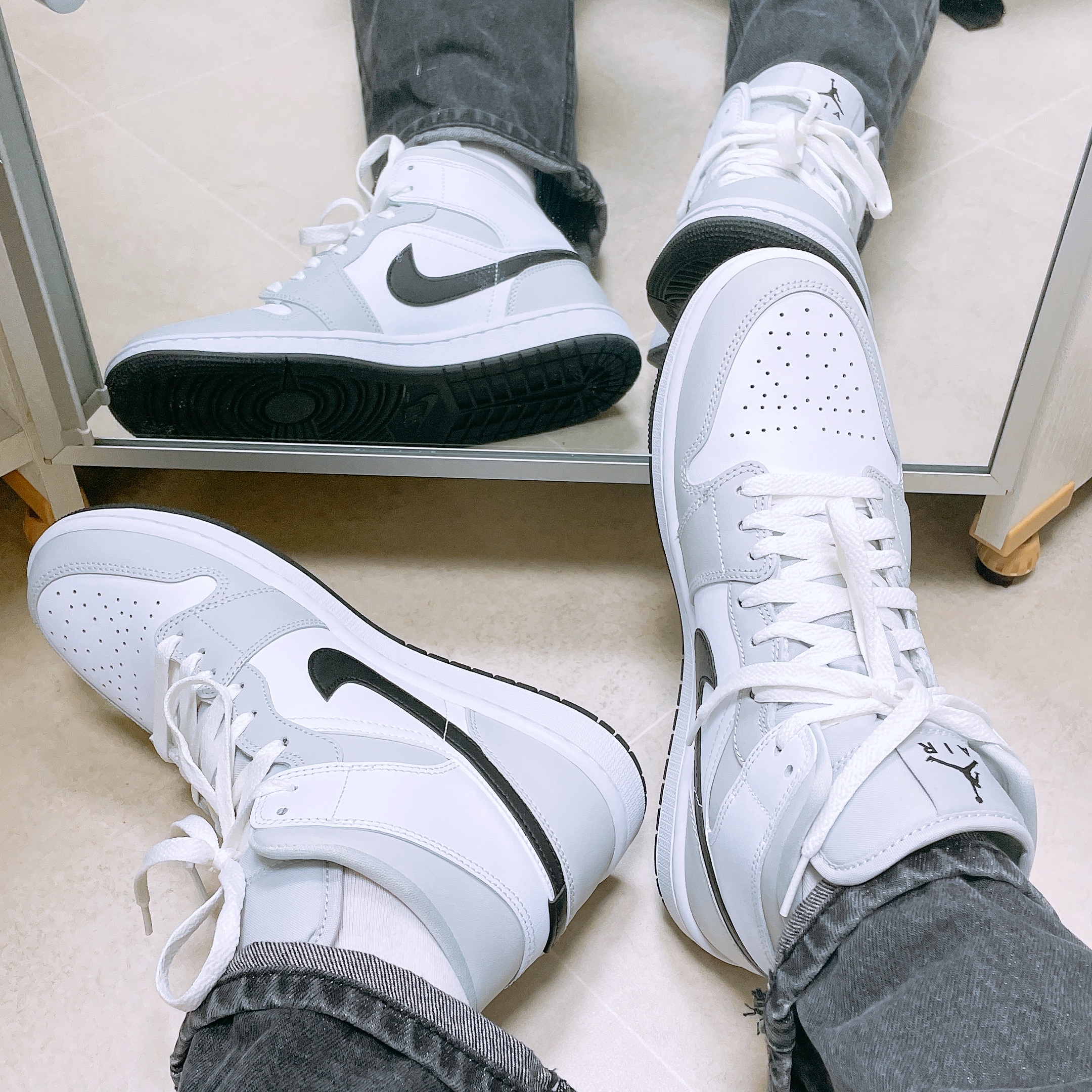 (W) Jordan 1 Mid Grey Fog 착용 스타일 - 2