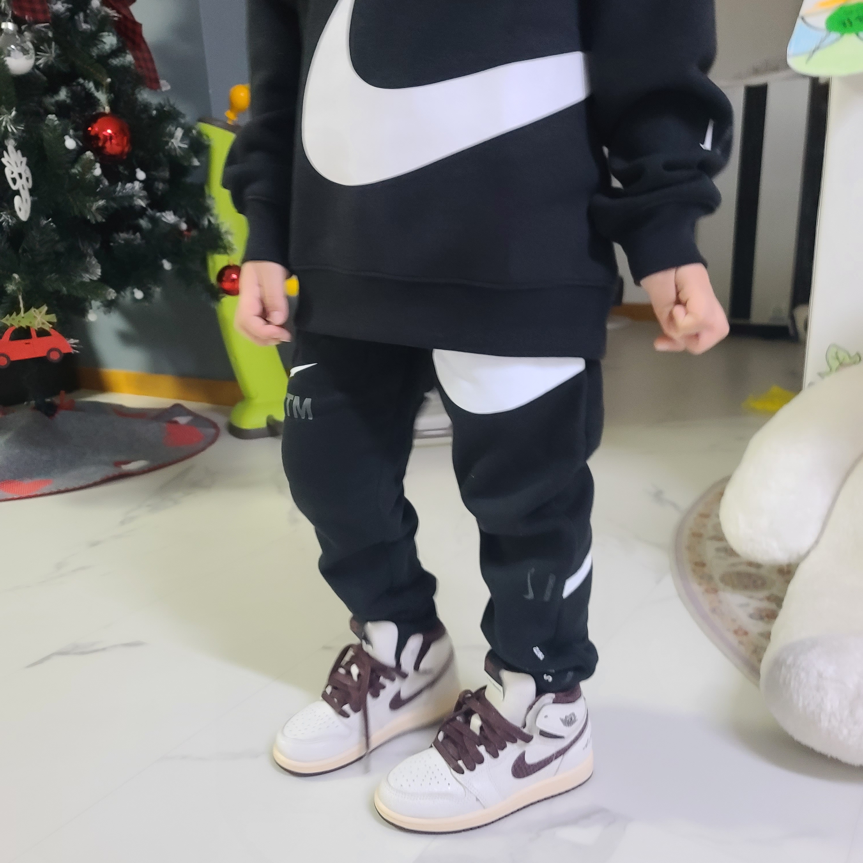 (PS) Jordan 1 x A Ma Maniere Retro High OG SP Burgundy and Sail 착용 스타일 - 1
