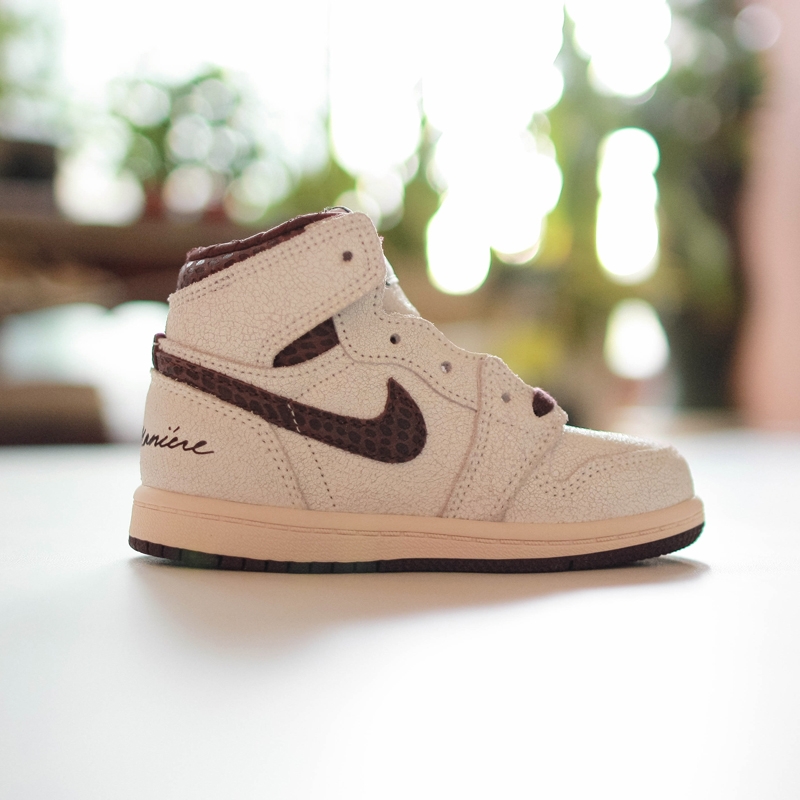 (TD) Jordan 1 x A Ma Maniere Retro High OG SP Burgundy and Sail 착용 스타일 - 4