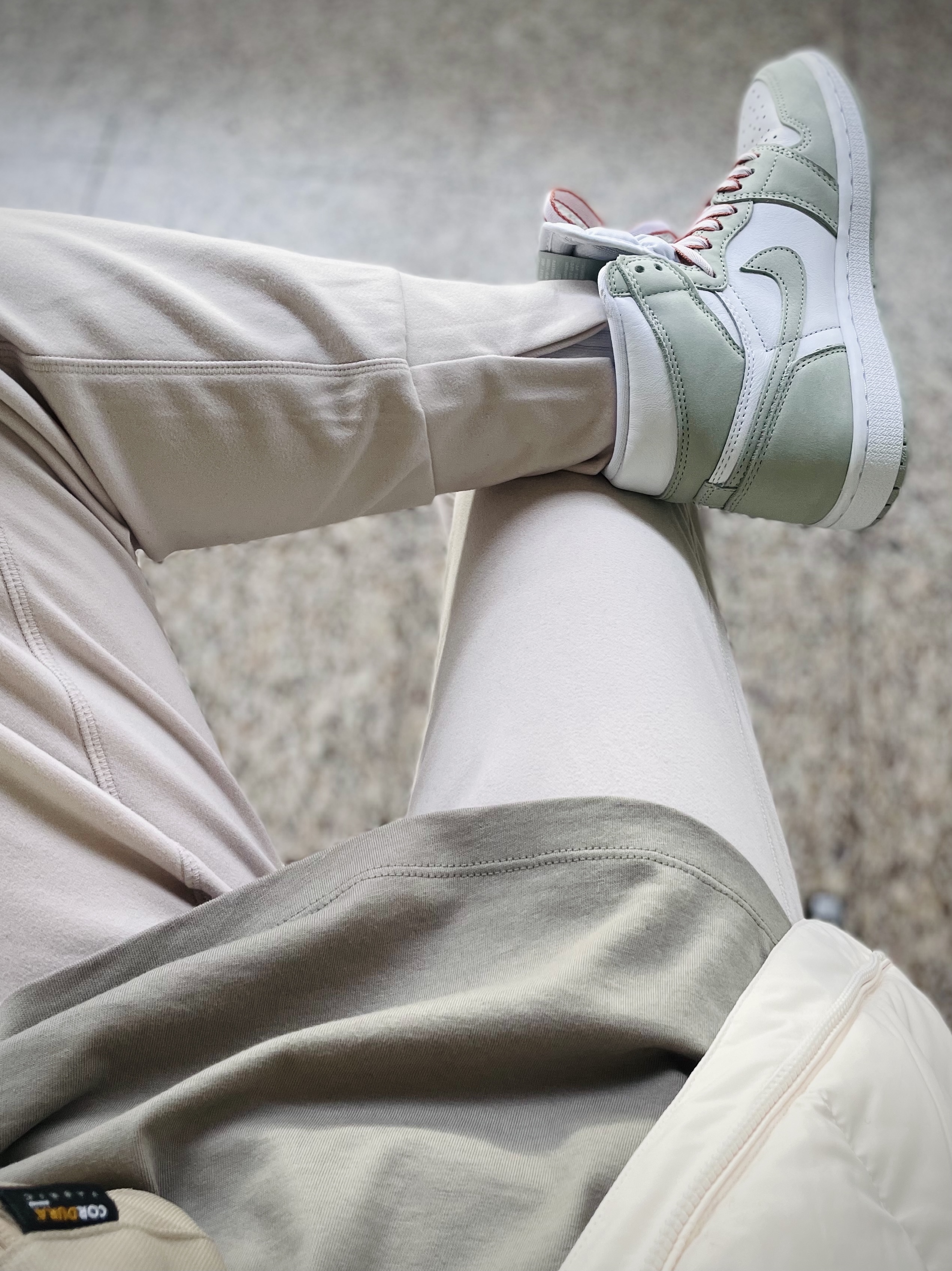 Essentials Long Sleeve T-Shirt Moss - 21SS, (W) Jordan 1 Retro High OG Seafoam 착용 스타일
