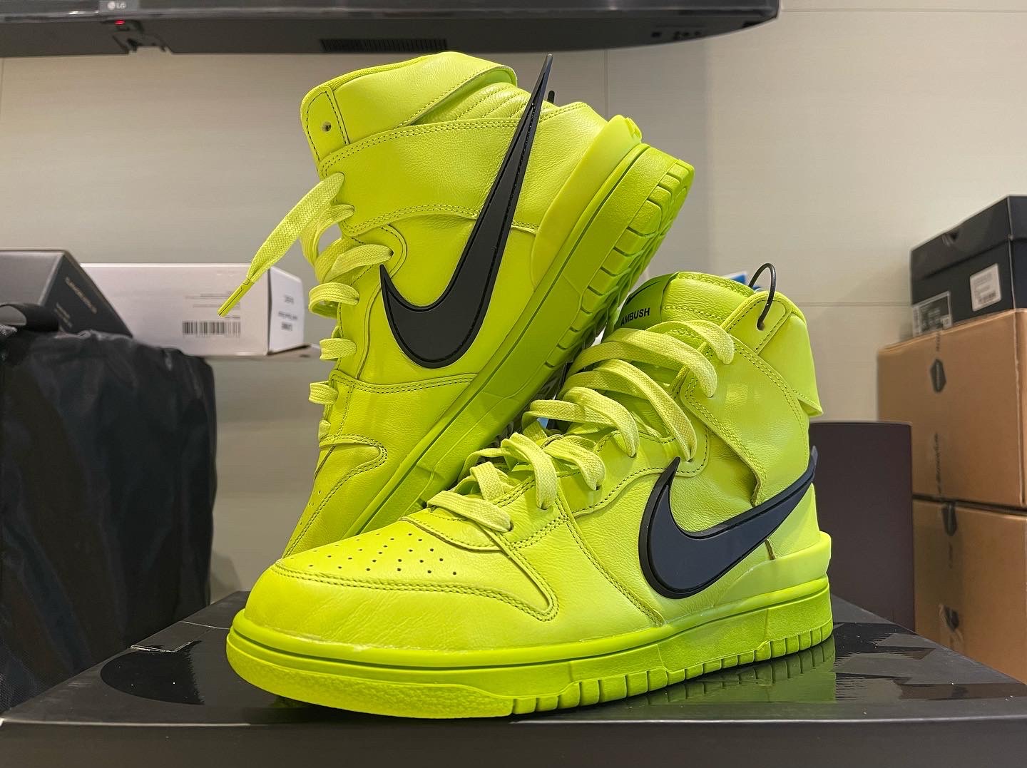 Nike x Ambush Dunk High Flash Lime 착용 스타일 - 4