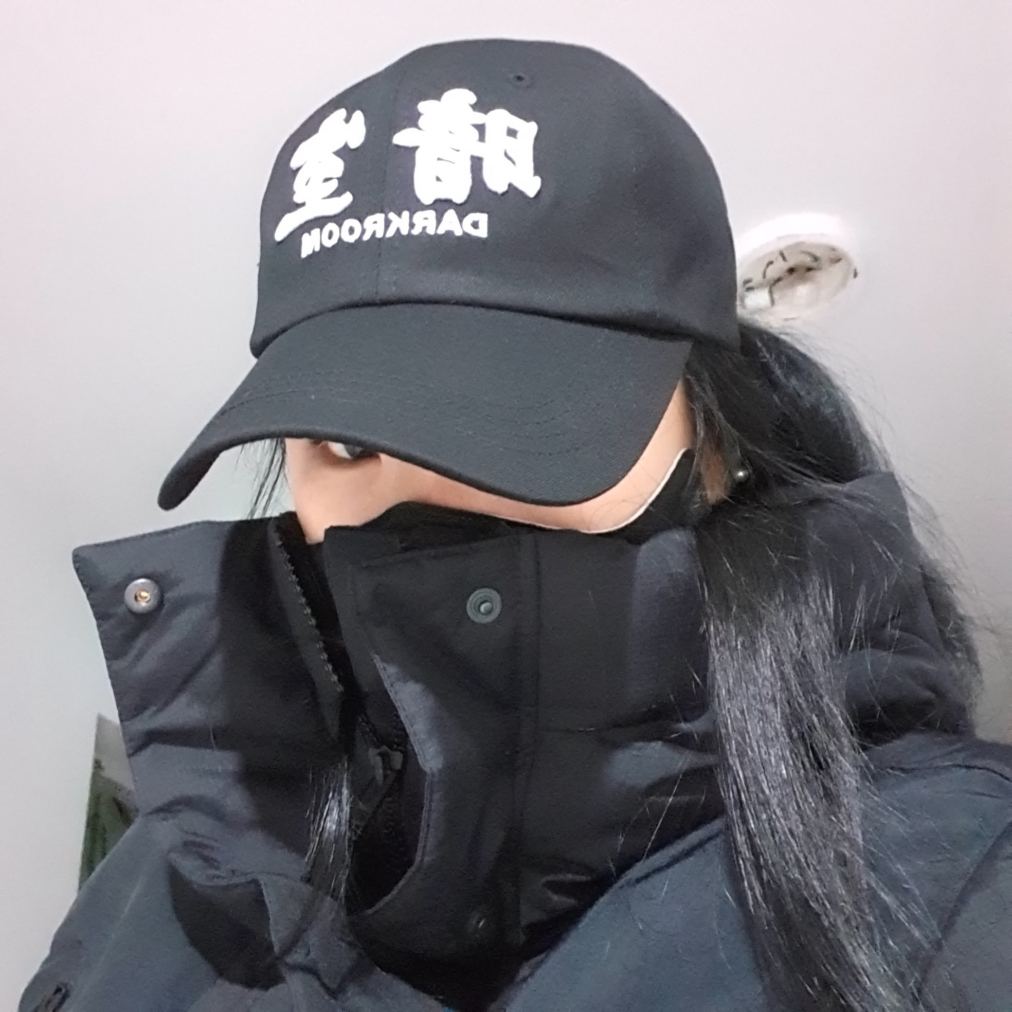 Darkr8m Studio White Logo Cap 착용 스타일 - 1