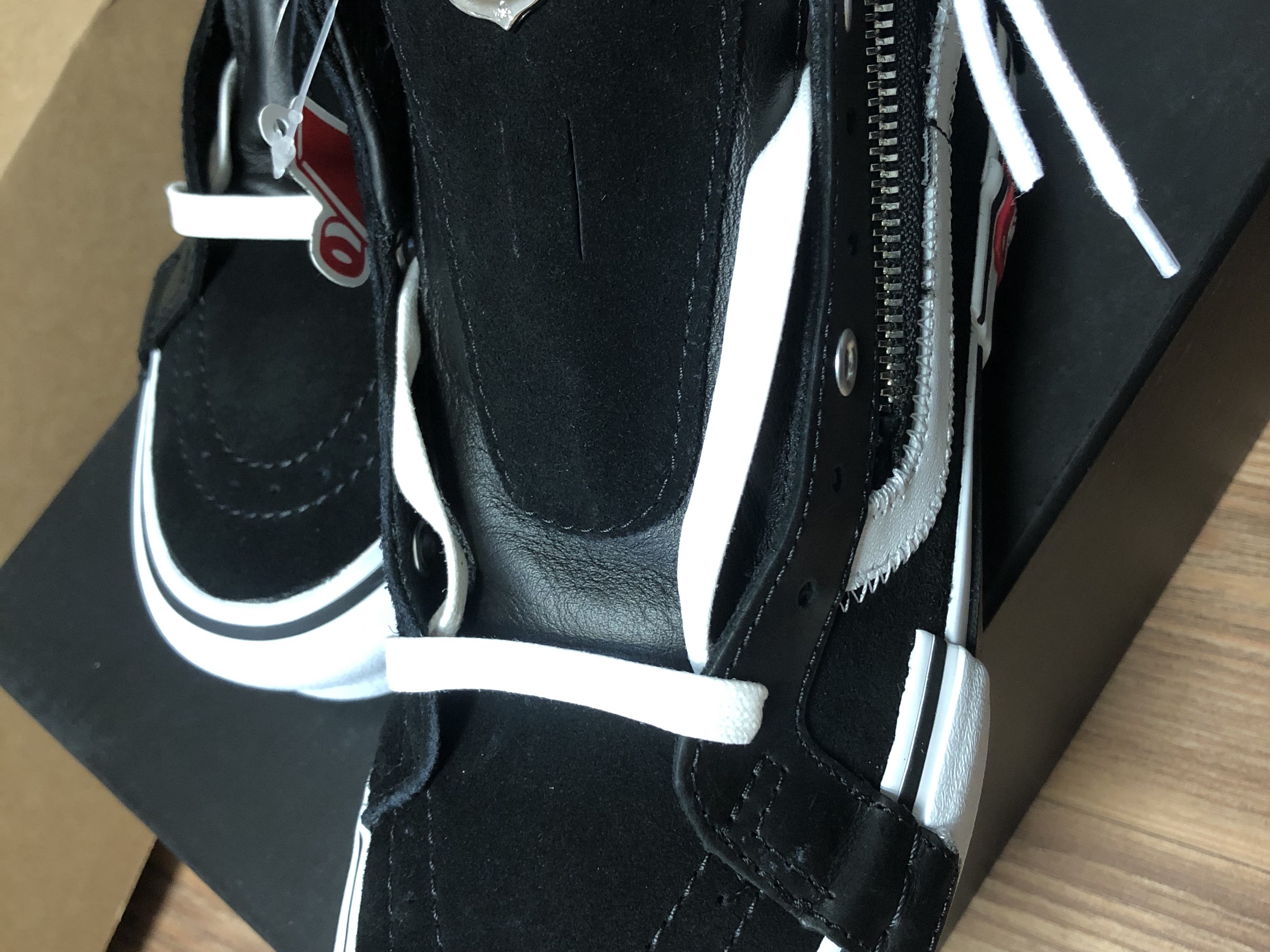 Vans Vault x Mastermind x END. Sk8-Hi Cap LX Black 착용 스타일 - 2