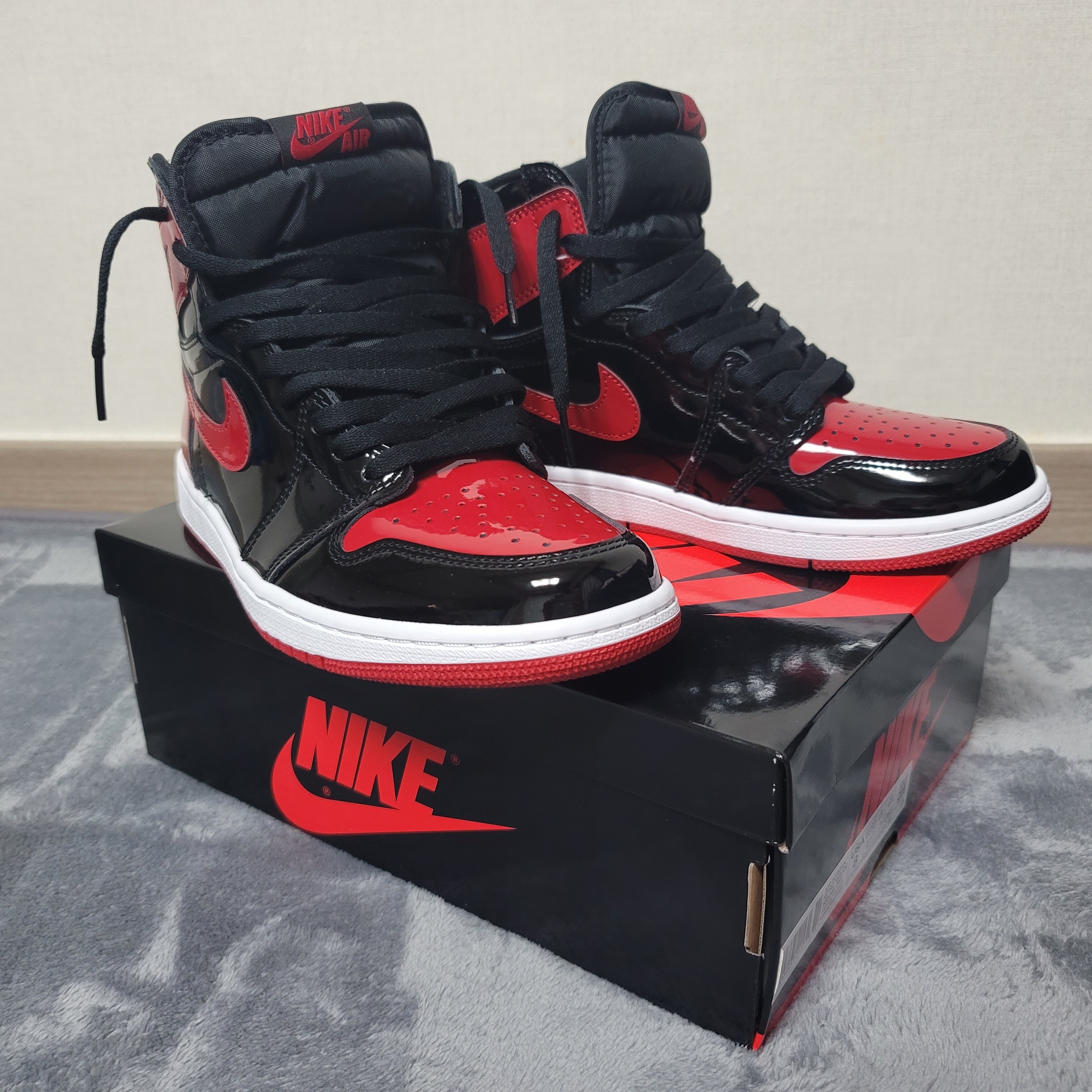 Jordan 1 Retro High OG Patent Bred 착용 스타일 - 2