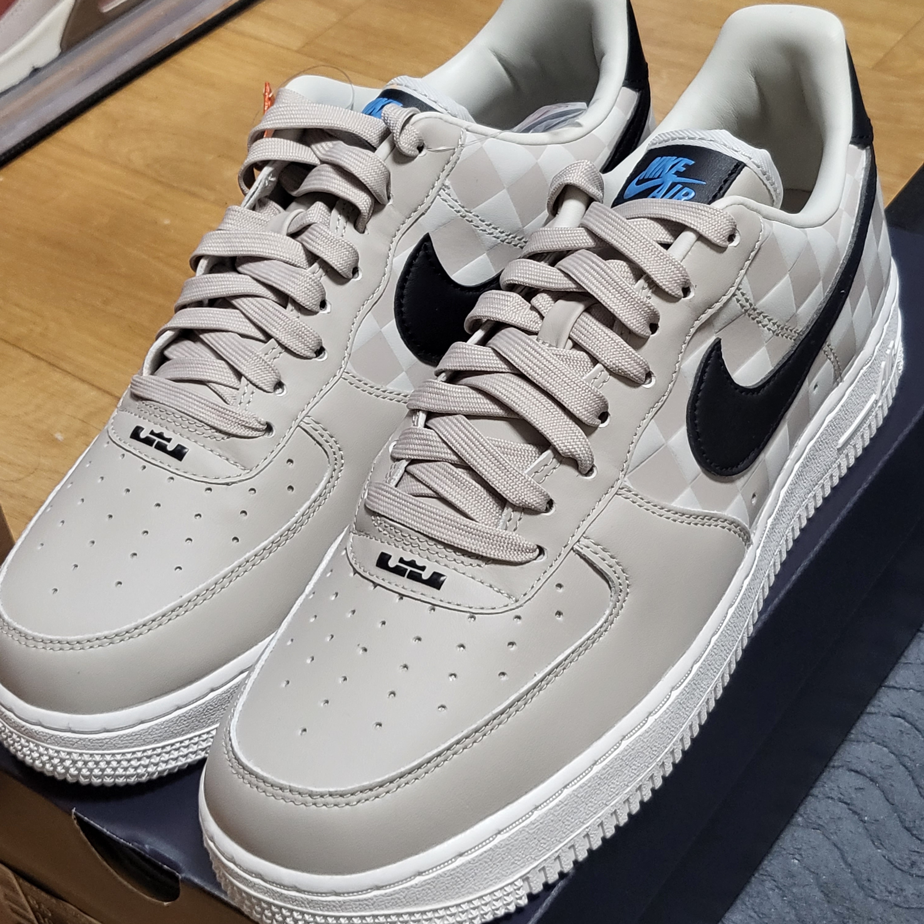 Nike Air Force 1 '07 QS LBJ 착용 스타일