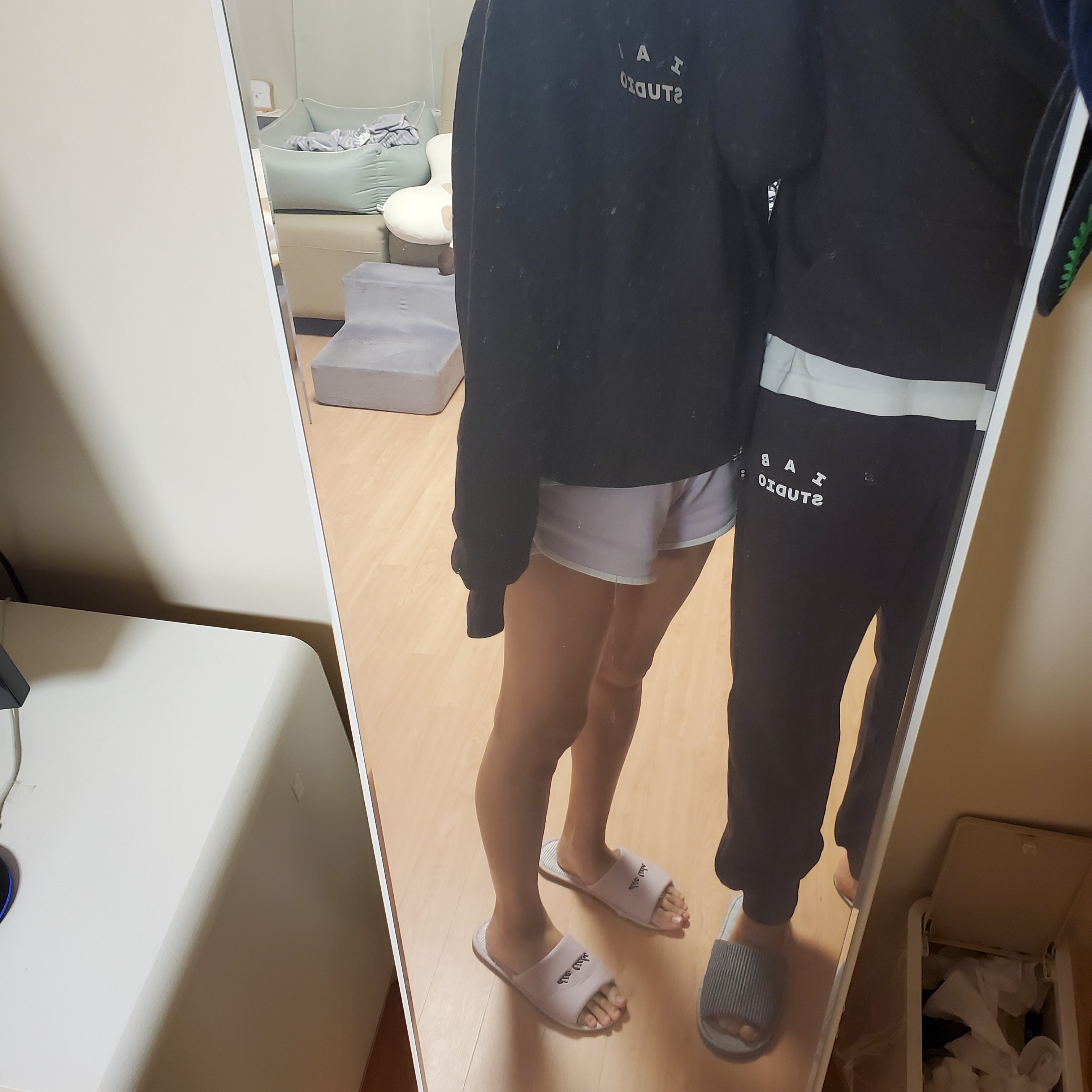 IAB Studio Hoodie Brown, IAB Studio Sweatpants Brown 착용 스타일 - 2