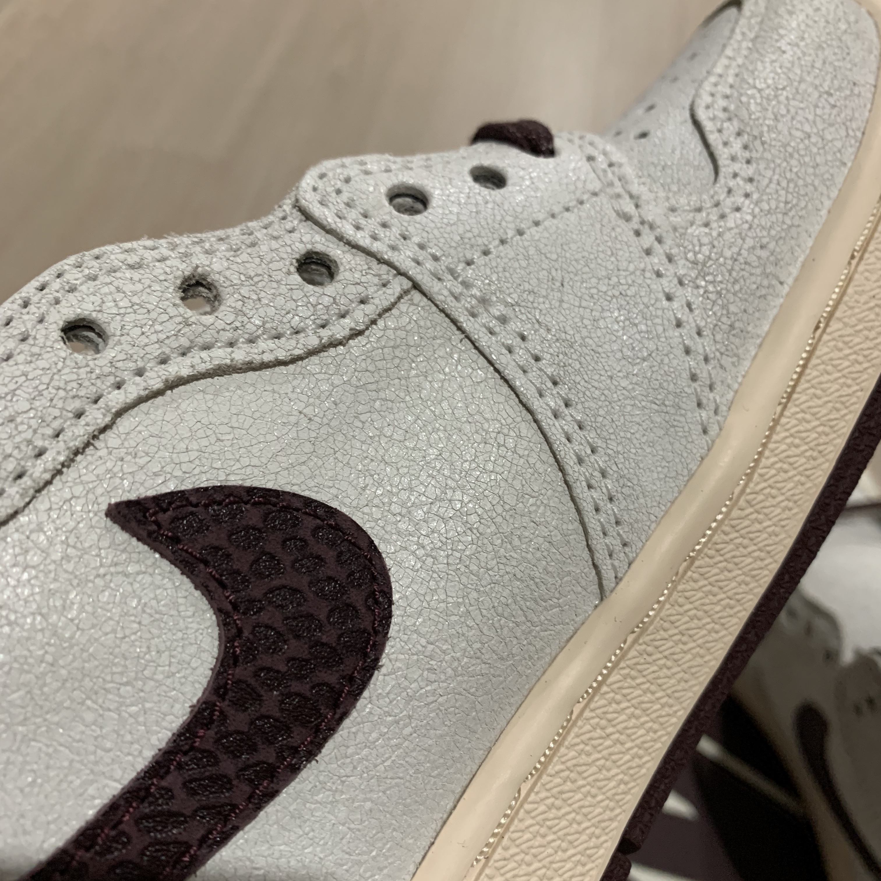 Jordan 1 x A Ma Maniere Retro High OG SP Sail and Burgundy 착용 스타일 - 4