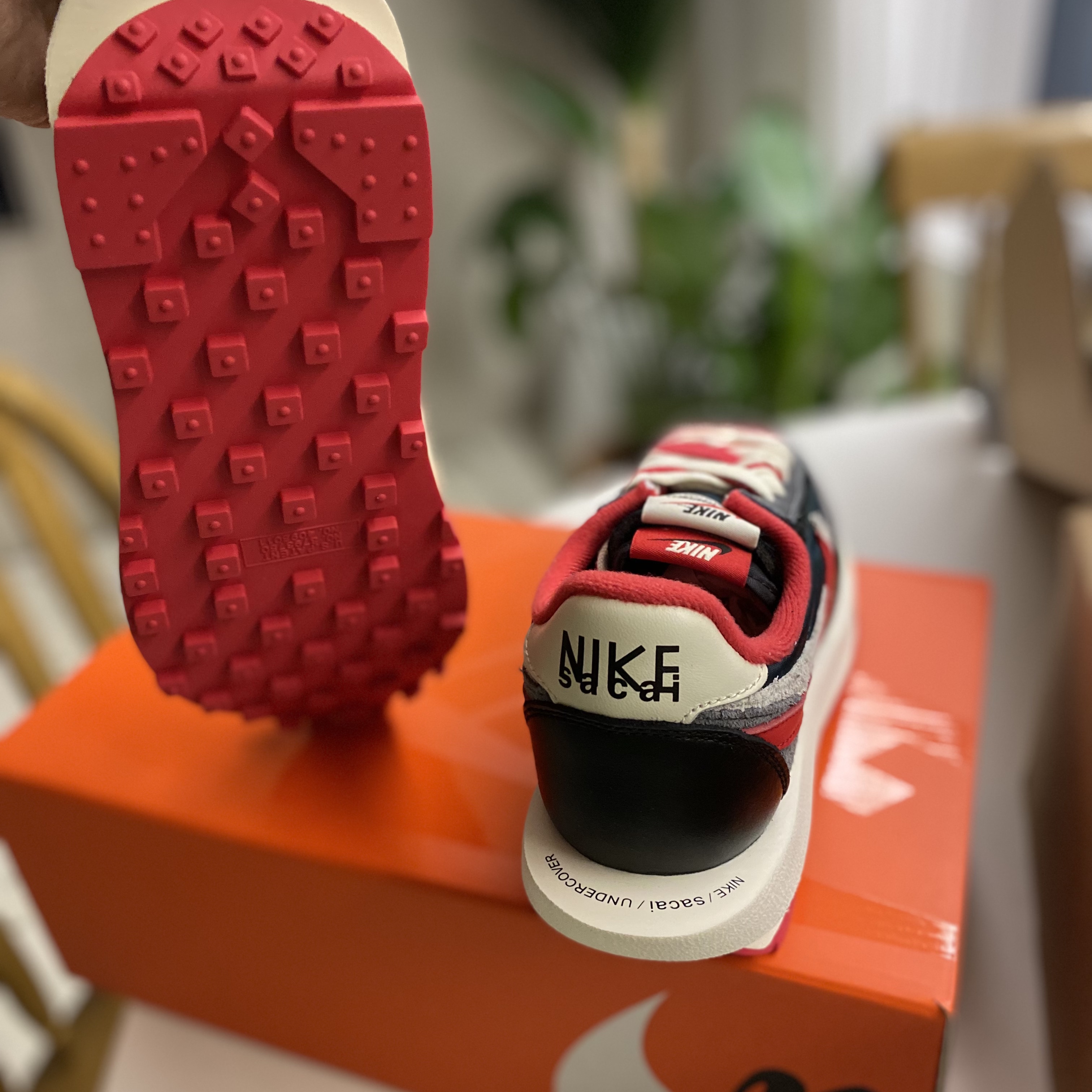 Nike x Sacai x Undercover LDWaffle Midnight Spruce University Red 착용 스타일 - 5