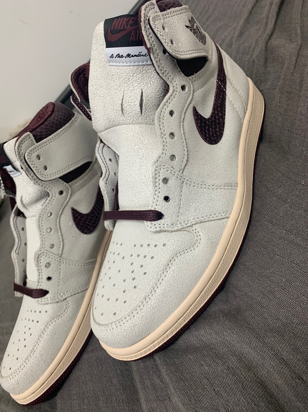 Jordan 1 x A Ma Maniere Retro High OG SP Sail and Burgundy 착용 스타일