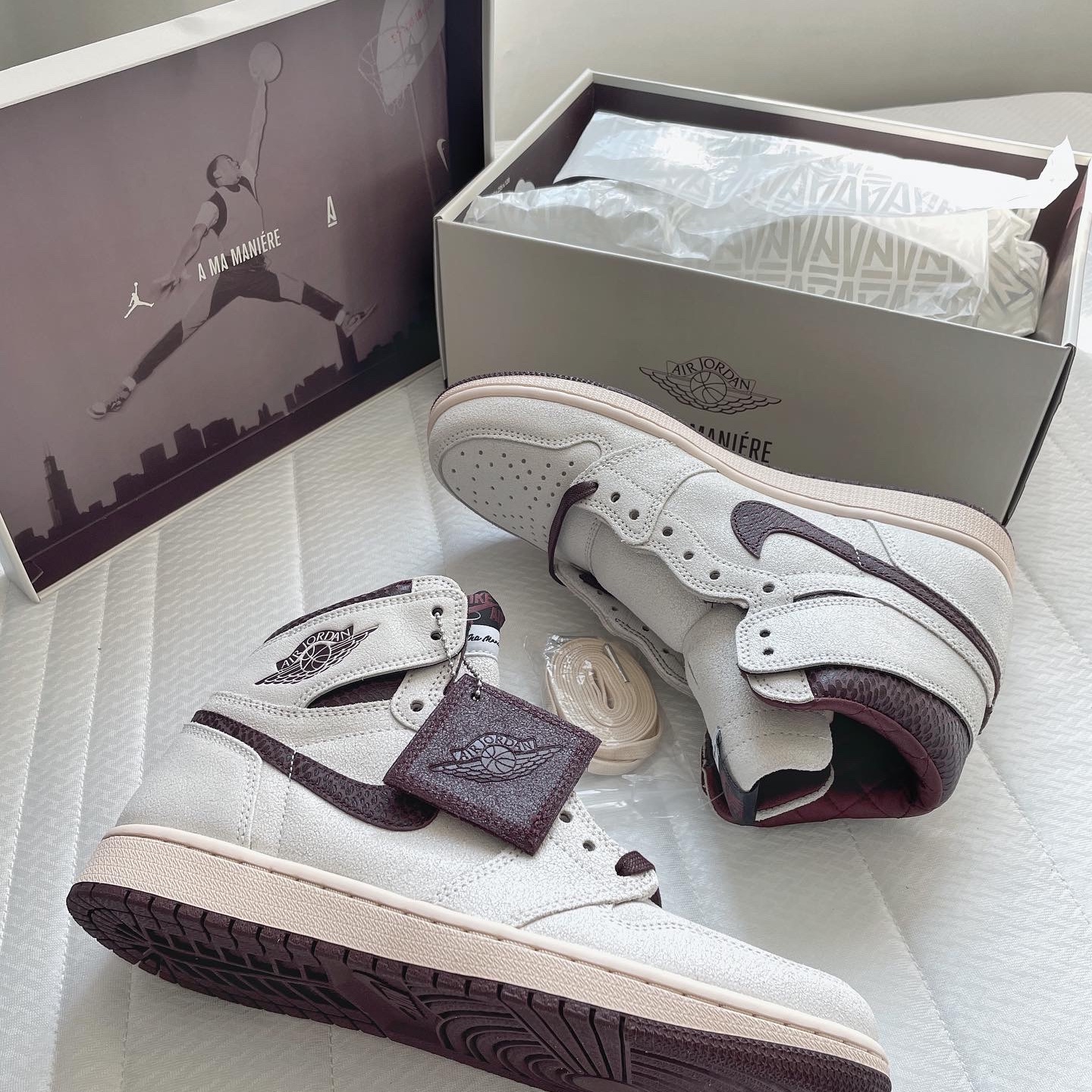 Jordan 1 x A Ma Maniere Retro High OG SP Sail and Burgundy 착용 스타일 - 2