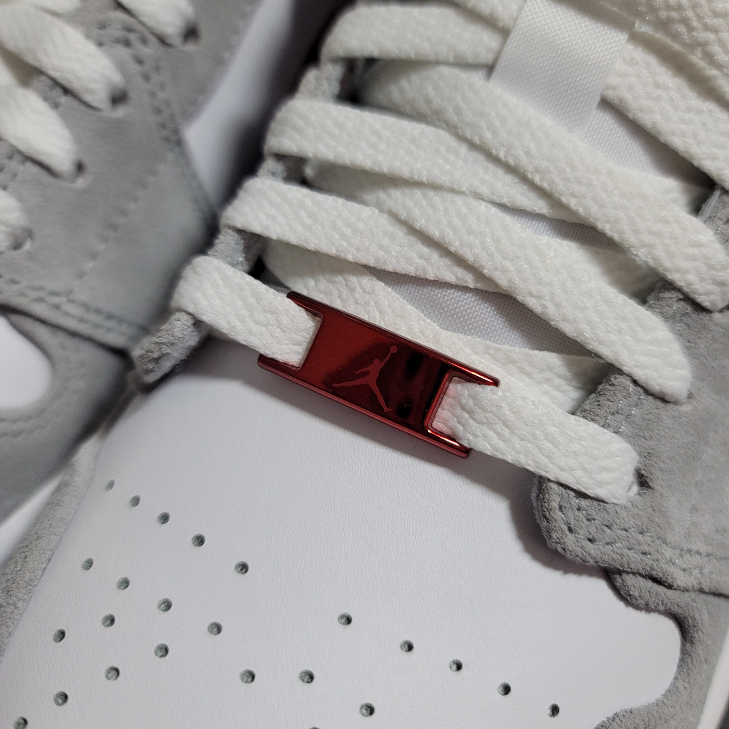 Jordan 1 Low SE Light Smoke Grey Gym Red 착용 스타일 - 2