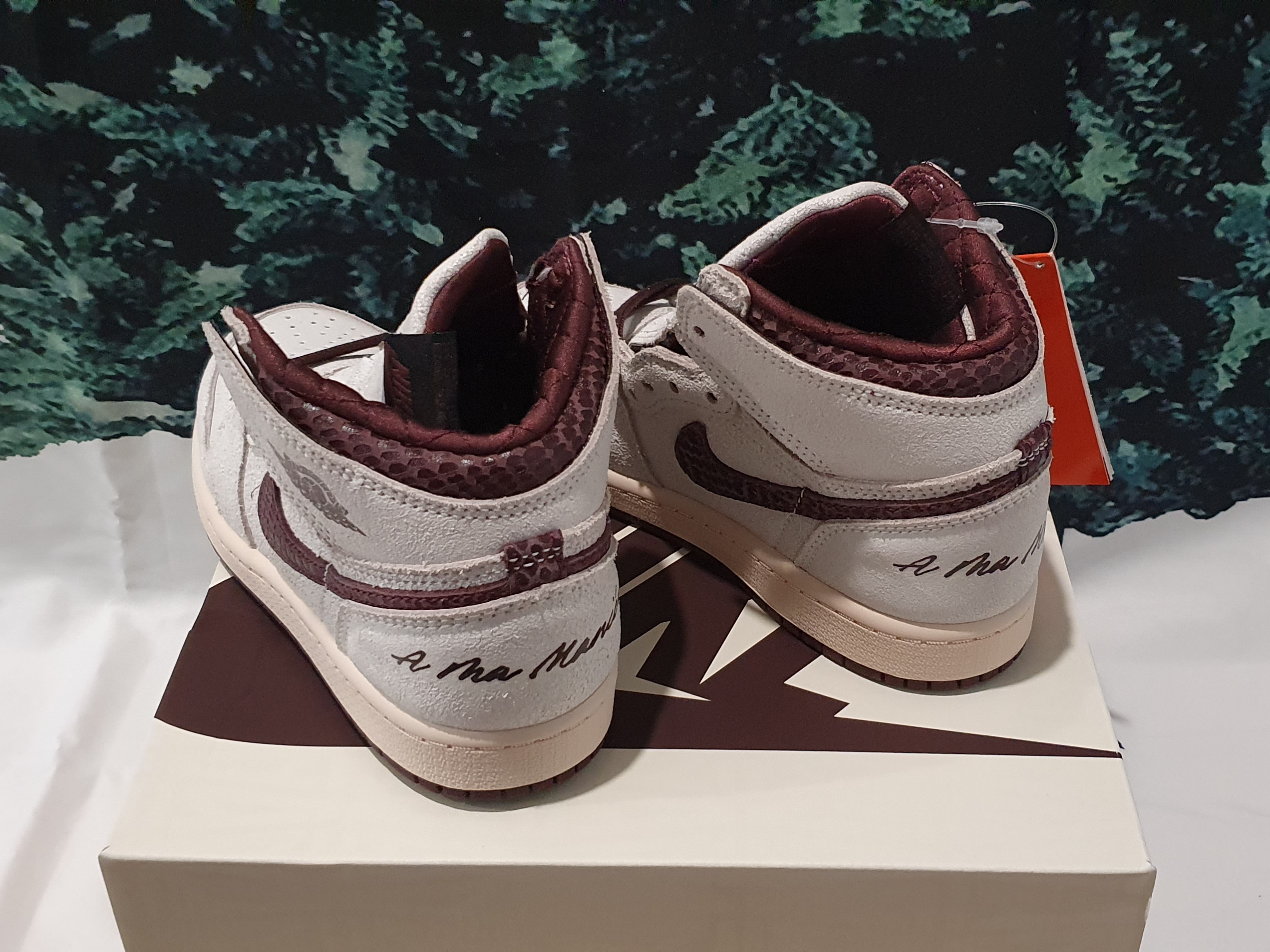 (TD) Jordan 1 x A Ma Maniere Retro High OG SP Burgundy and Sail, Jordan 1 x A Ma Maniere Retro High OG SP Sail and Burgundy 착용 스타일 - 3
