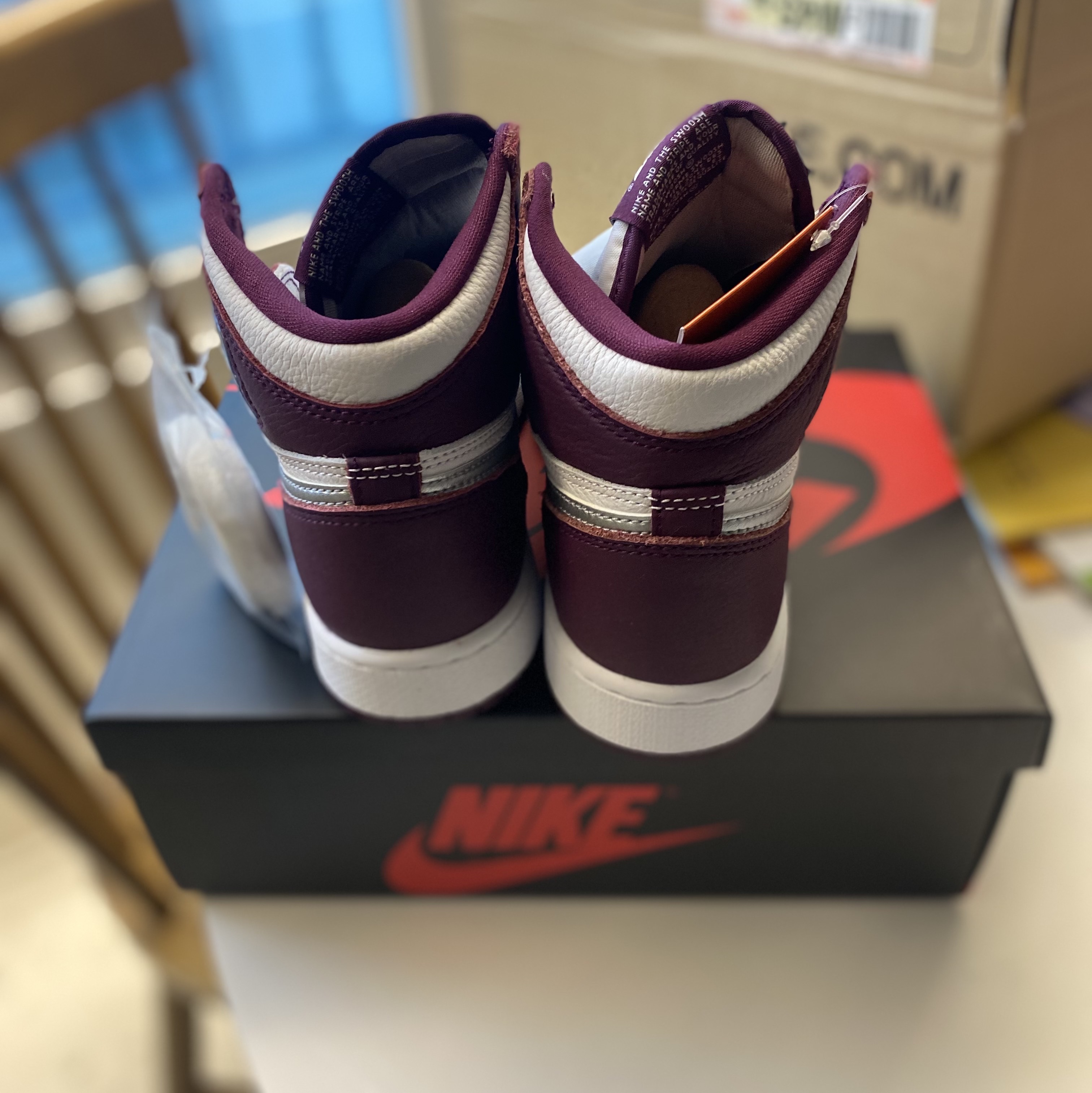 (GS) Jordan 1 Retro High OG Bordeaux 착용 스타일 - 4