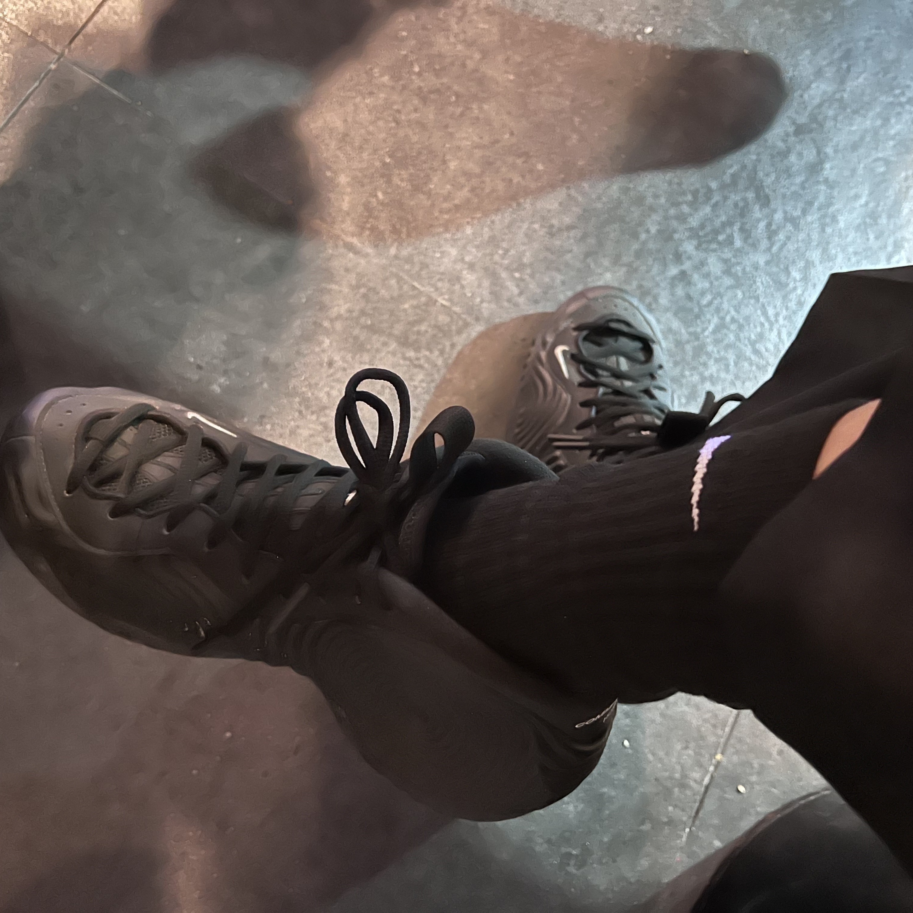 Nike x Comme des Garcons Homme Plus Air Foamposite One Black 착용 스타일 - 2