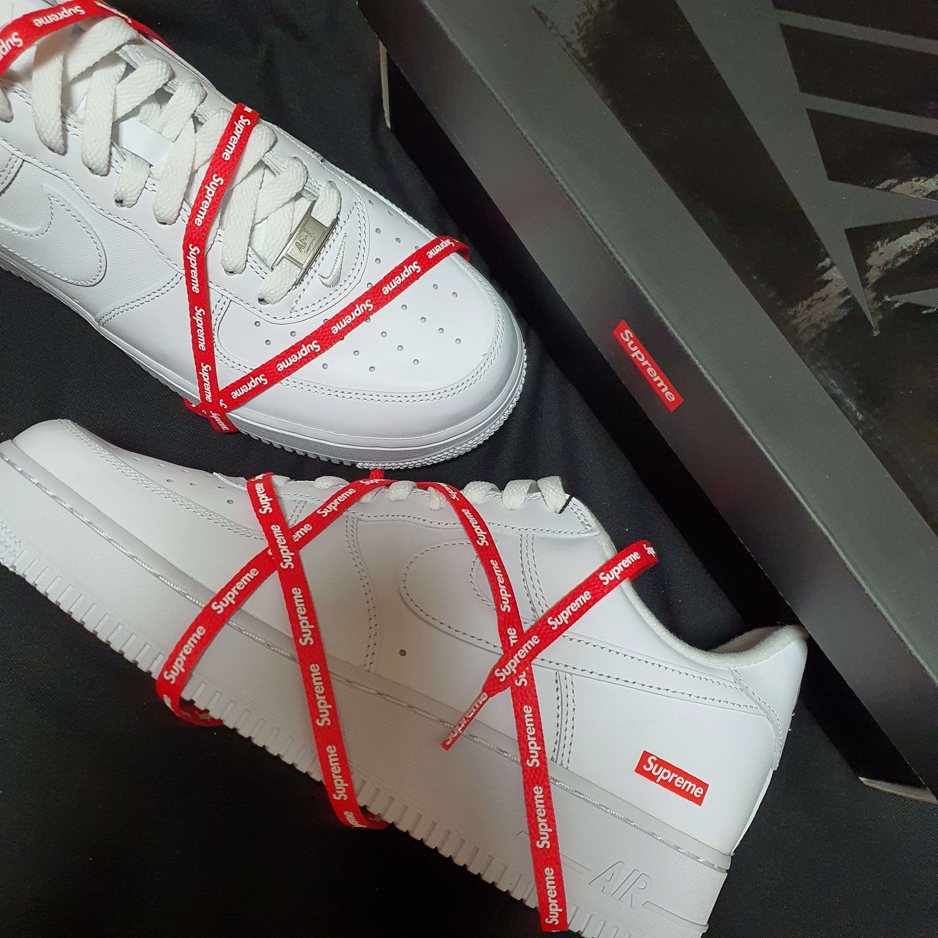 Nike x Supreme Air Force 1 Low White 착용 스타일 - 2