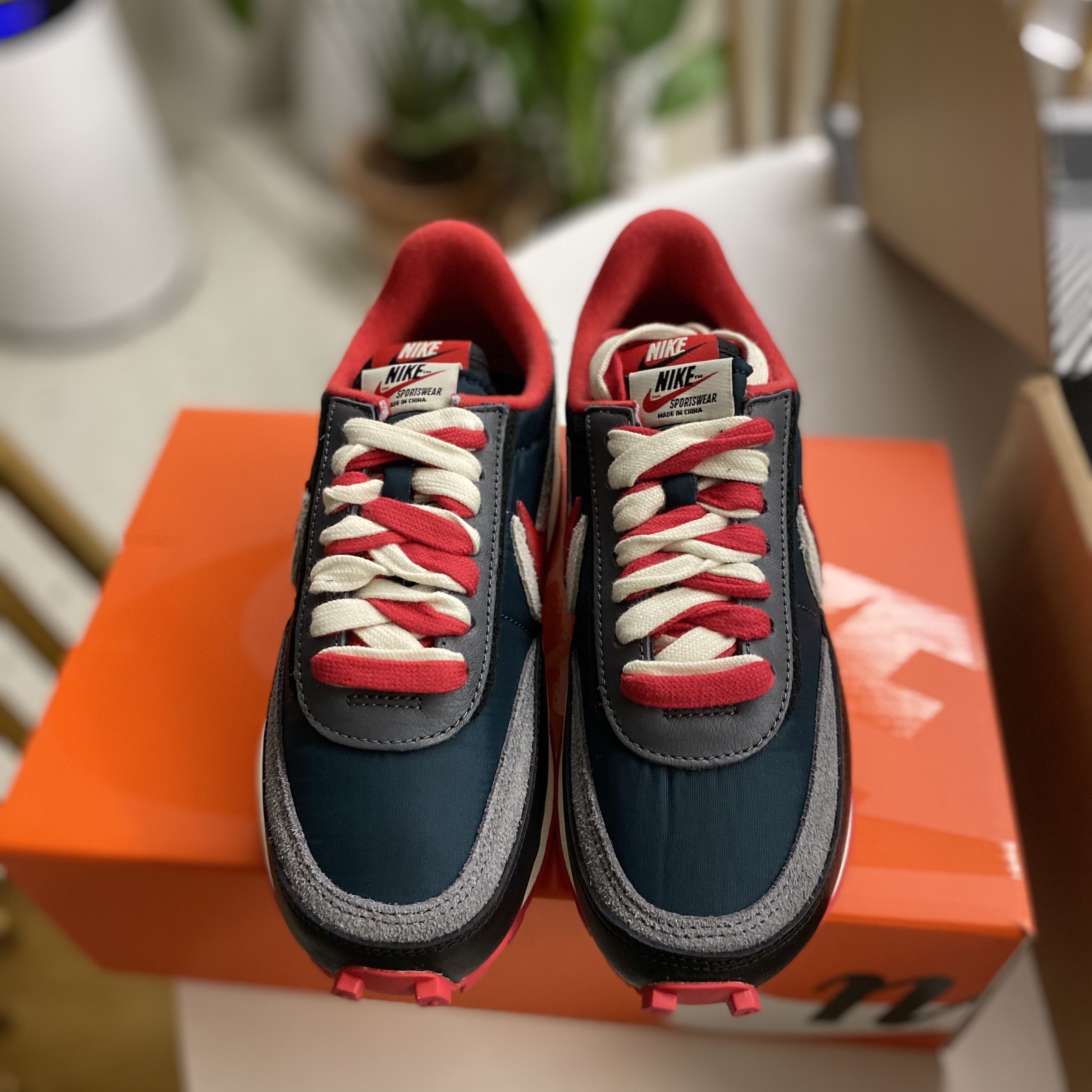 Nike x Sacai x Undercover LDWaffle Midnight Spruce University Red 착용 스타일 - 3