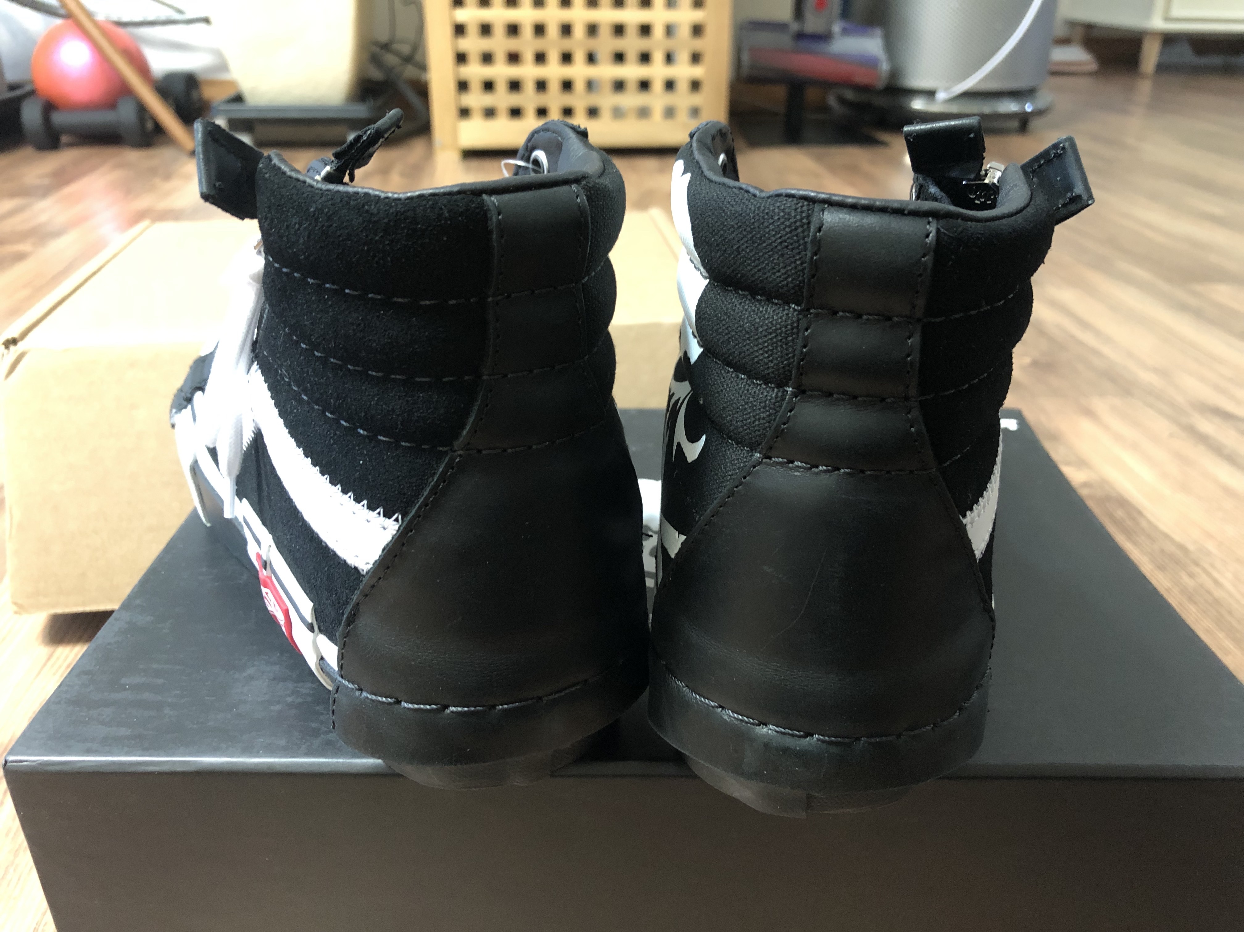 Vans Vault x Mastermind x END. Sk8-Hi Cap LX Black 착용 스타일 - 4