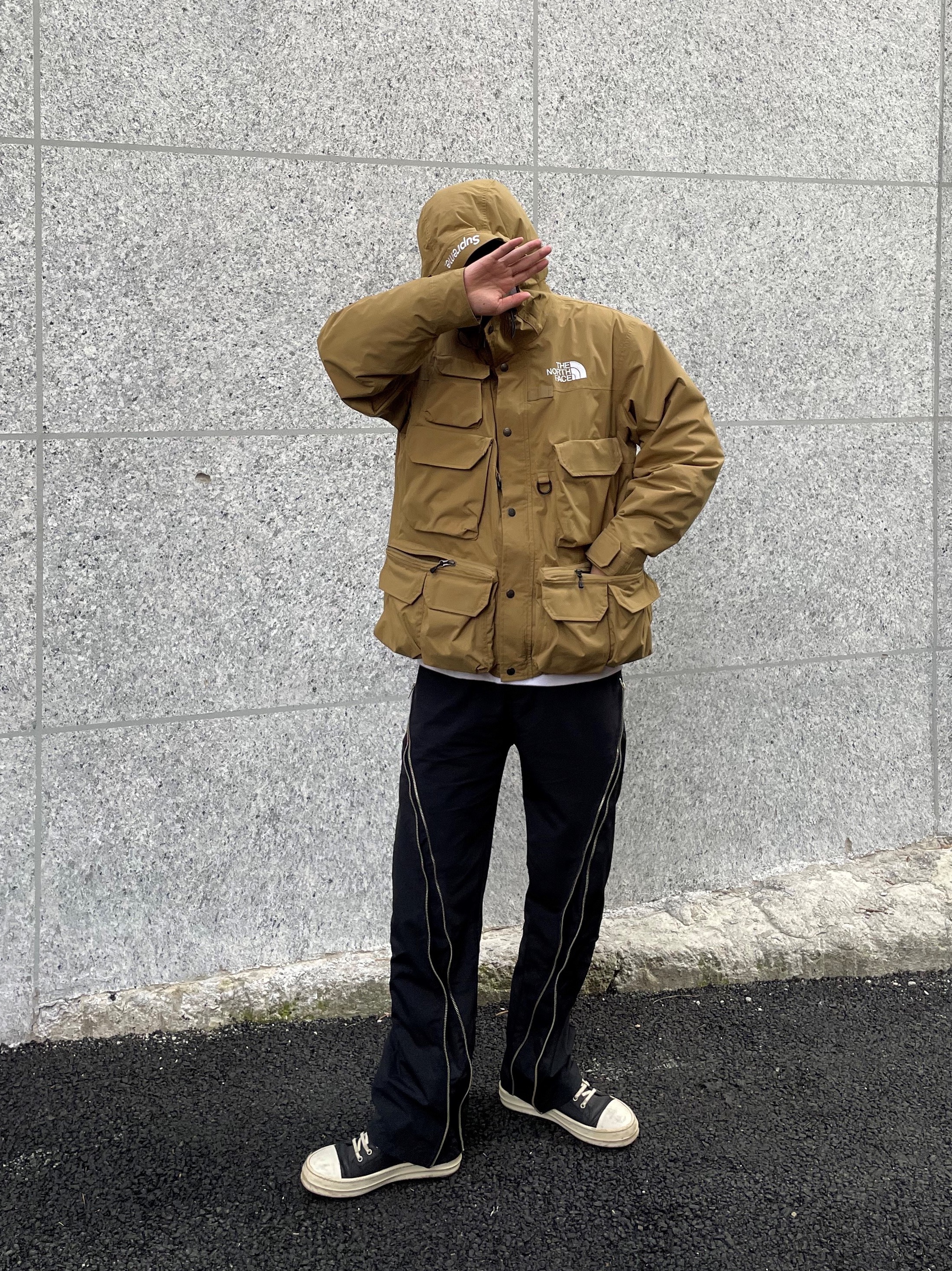 Supreme x The North Face Cargo Jacket Gold - 20SS 착용 스타일