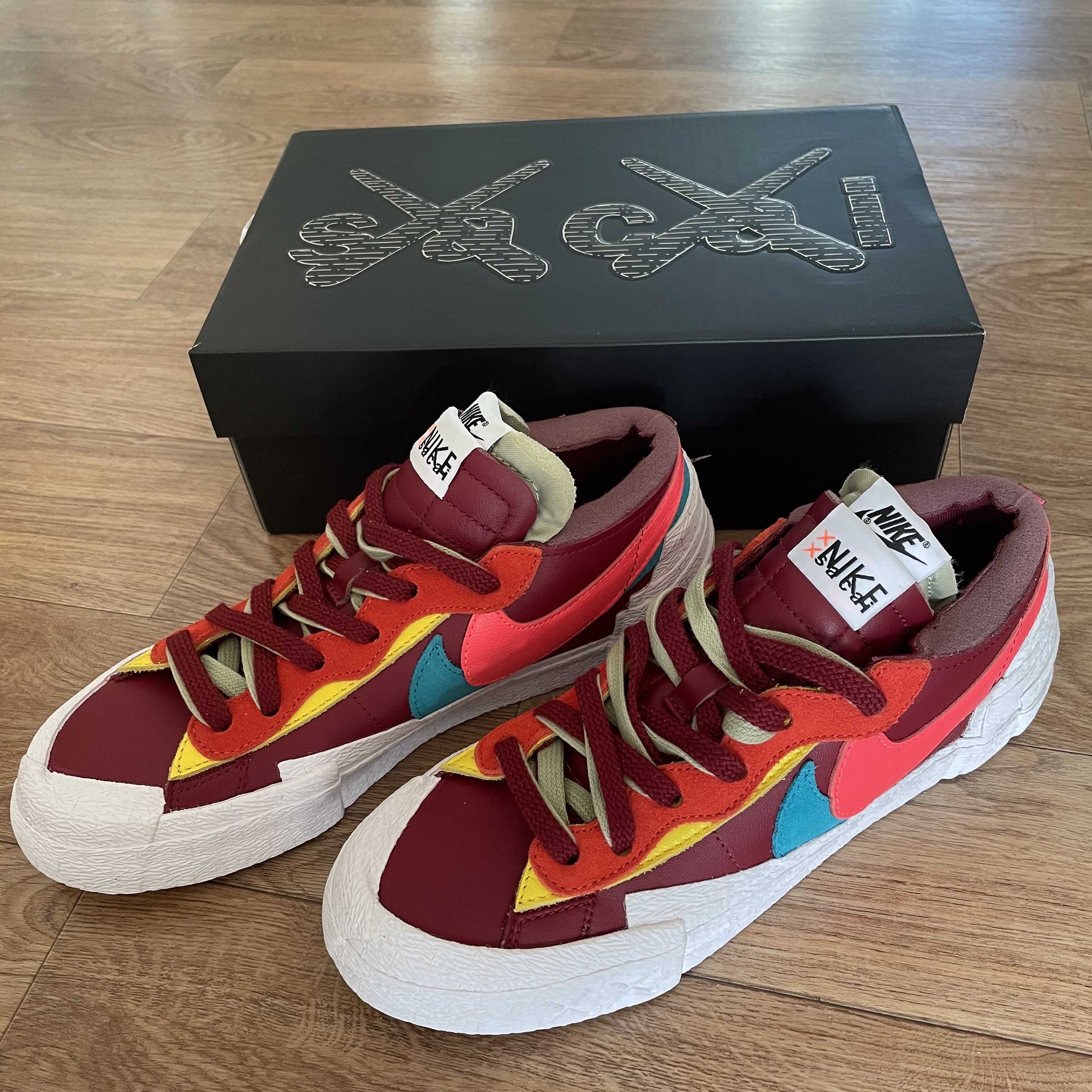 Nike x Sacai x Kaws Blazer Low Team Red 착용 스타일 - 1