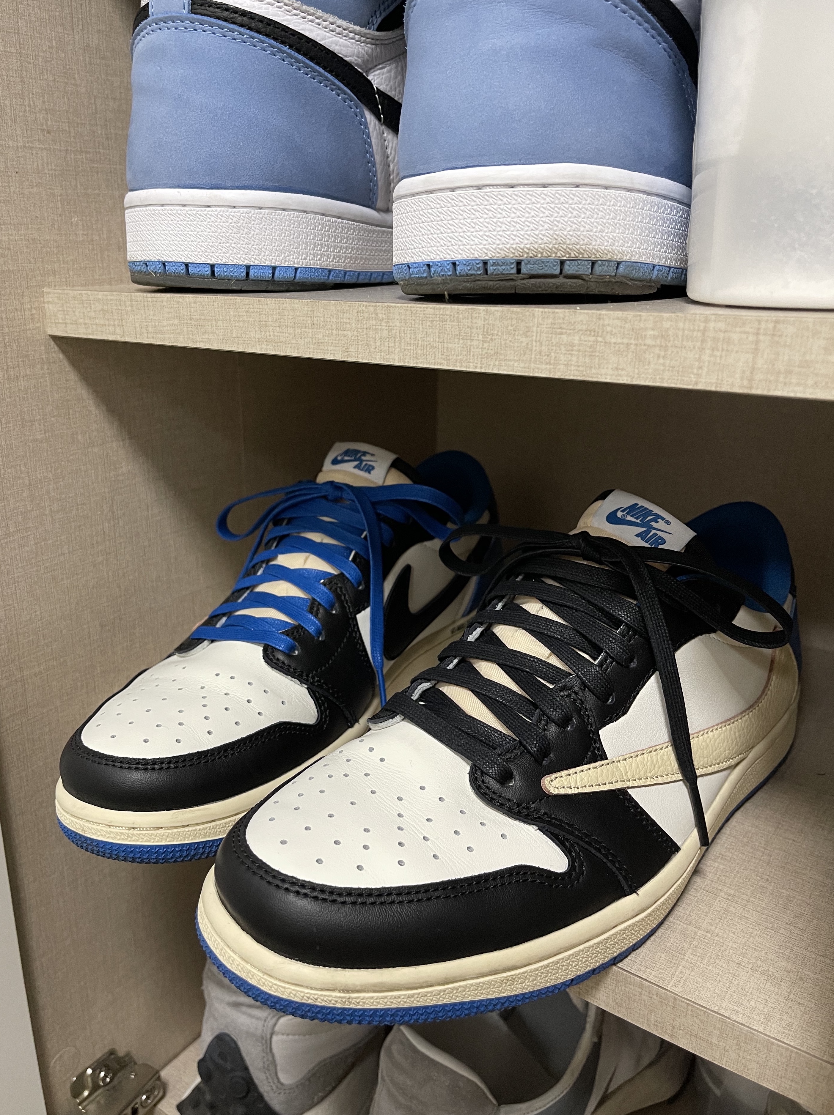 Jordan 1 x Travis Scott x Fragment Retro Low OG SP Military Blue 착용 스타일 - 2