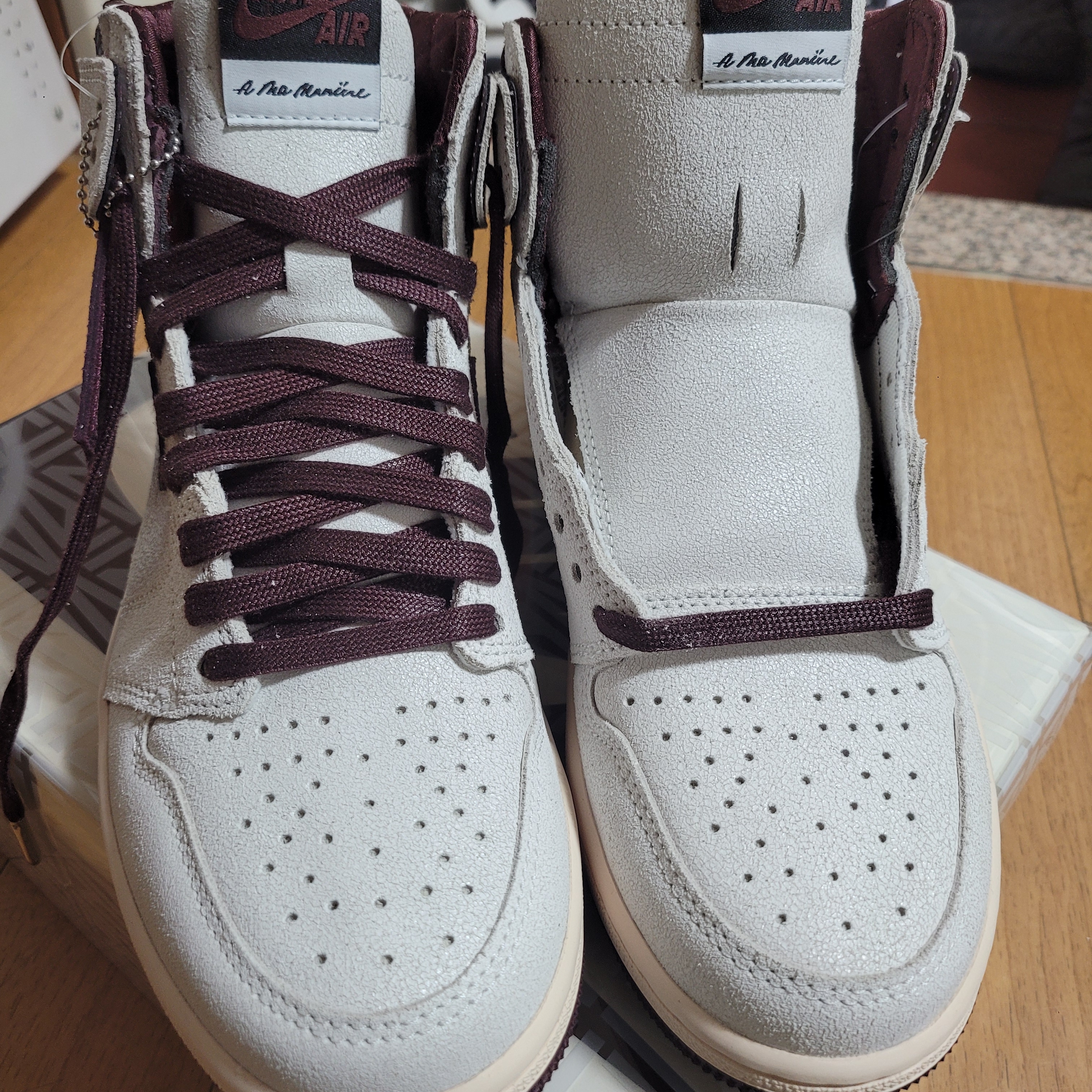 Jordan 1 x A Ma Maniere Retro High OG SP Sail and Burgundy 착용 스타일 - 2