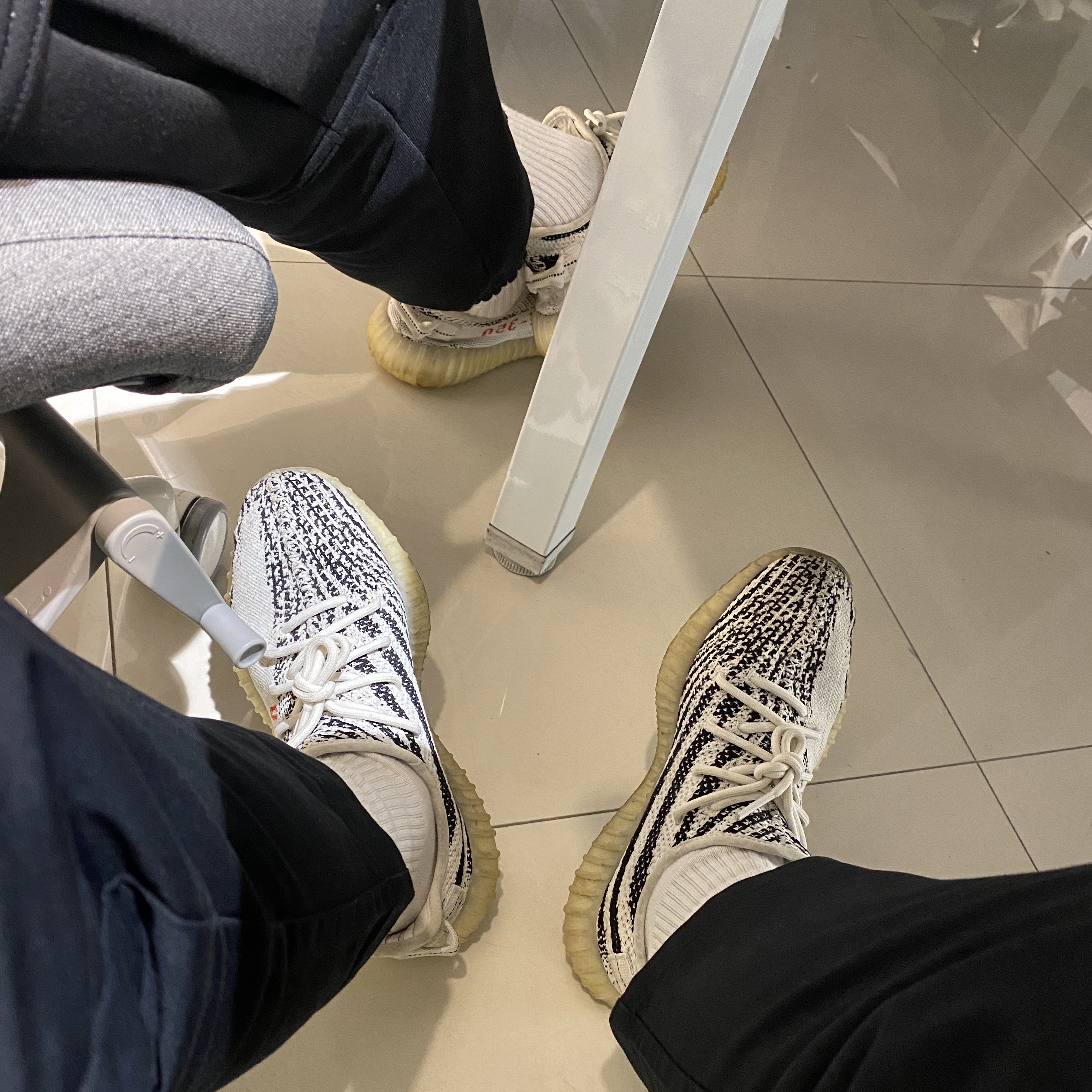 Adidas Yeezy Boost 350 V2 Zebra 2017/2019/2020 착용 스타일