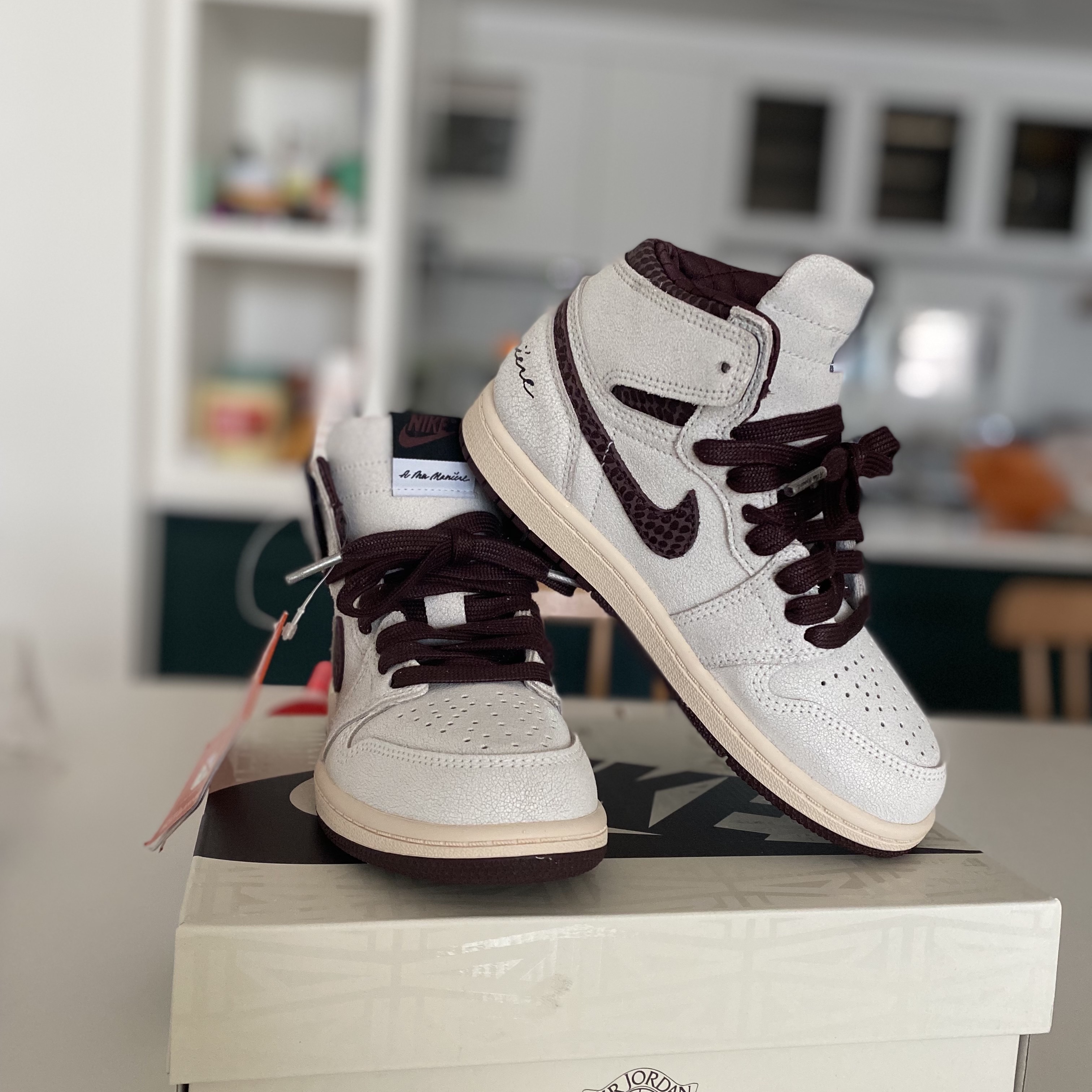 (PS) Jordan 1 x A Ma Maniere Retro High OG SP Burgundy and Sail 착용 스타일