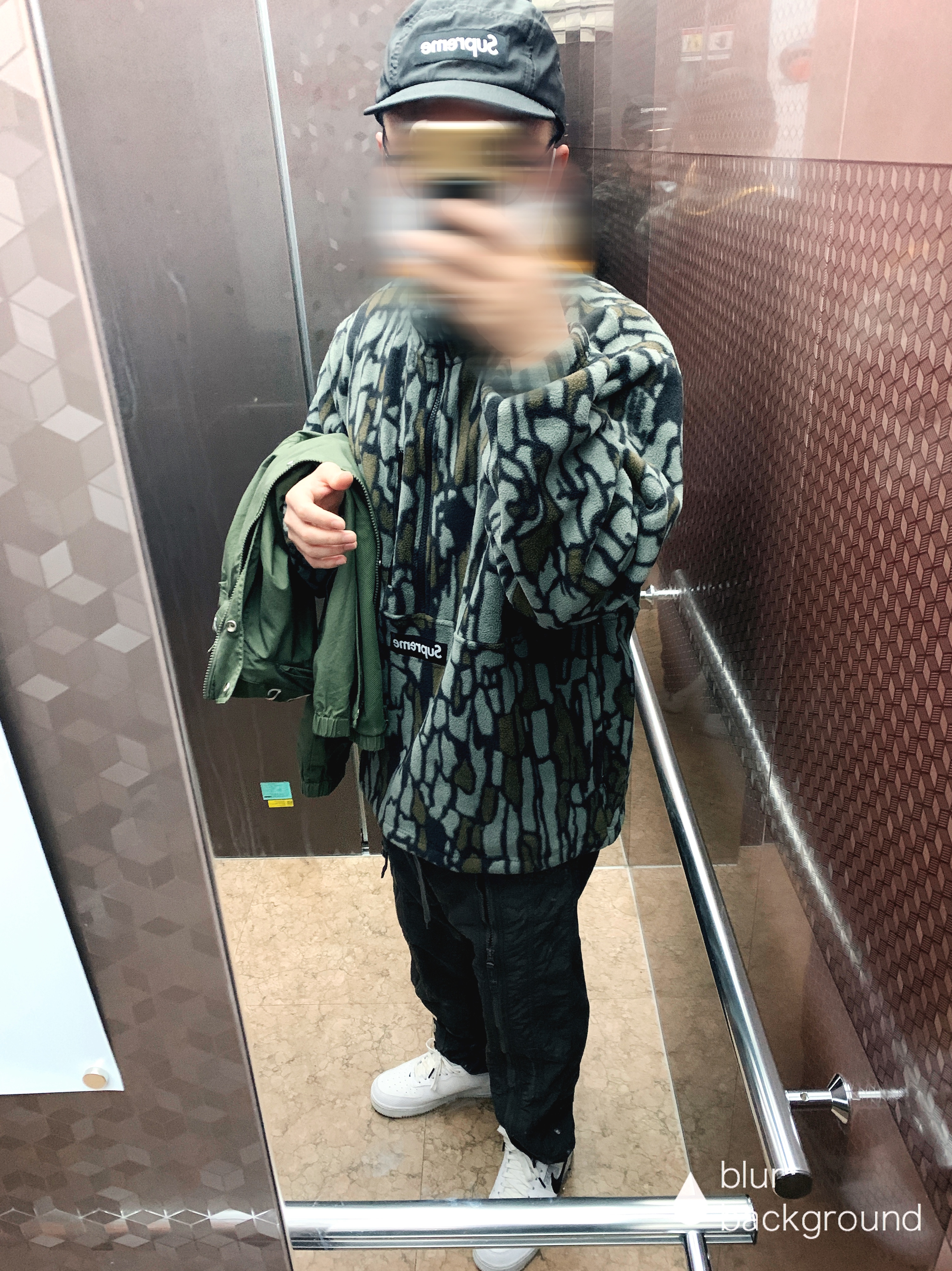 Supreme Raglan Court Jacket Olive - 20SS, Supreme Reflective Dyed Camp Cap Black - 21SS 착용 스타일 - 1