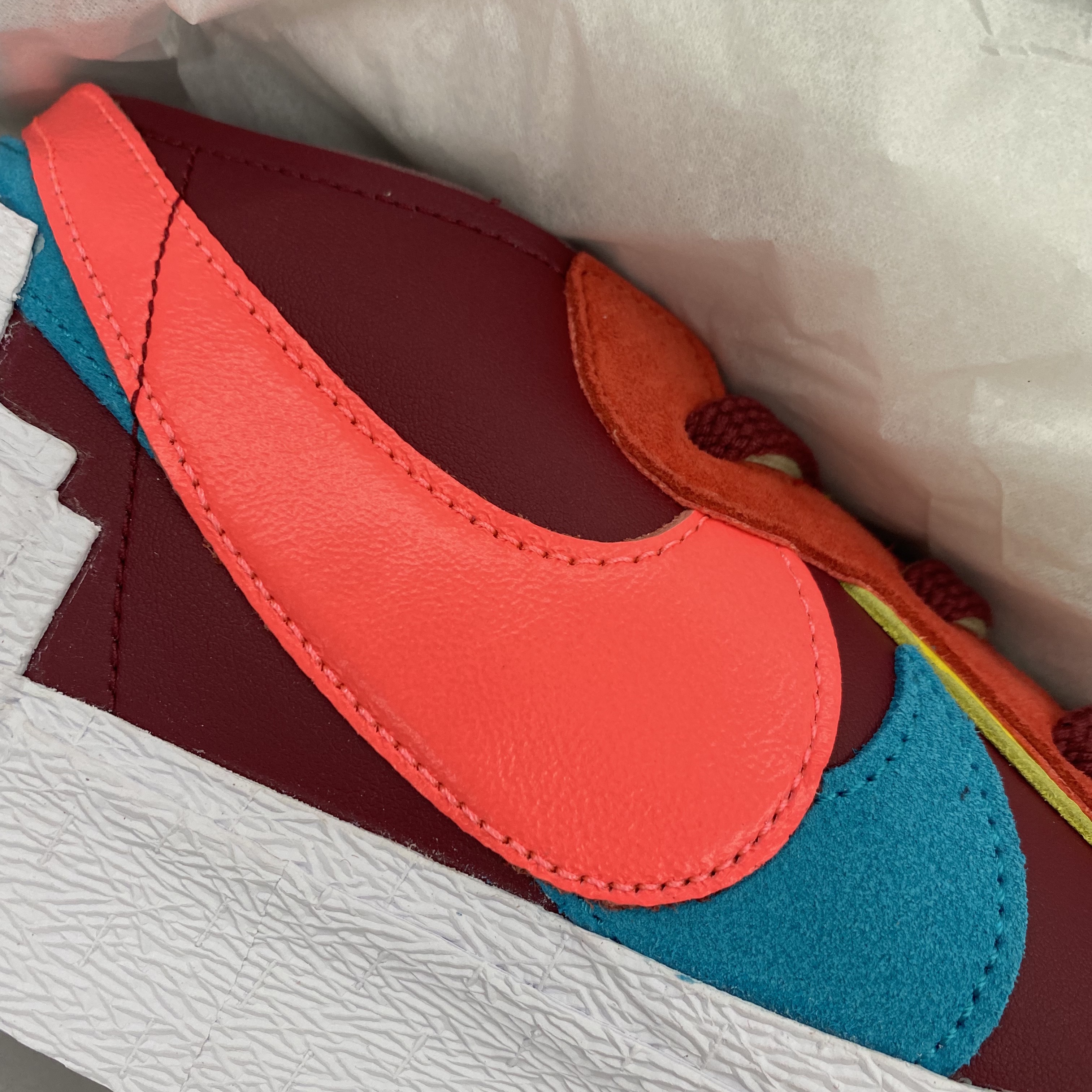 Nike x Sacai x Kaws Blazer Low Team Red 착용 스타일