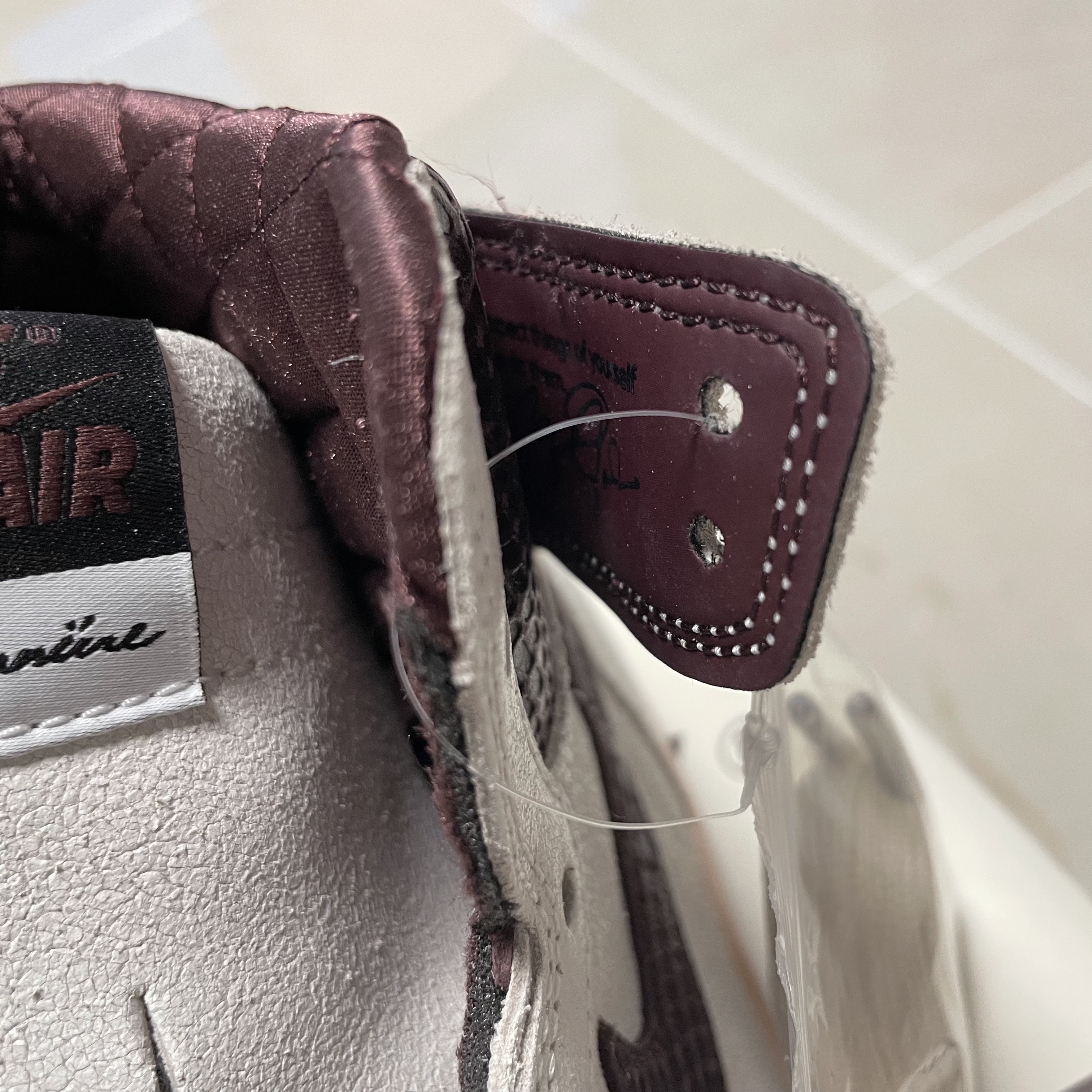 Jordan 1 x A Ma Maniere Retro High OG SP Sail and Burgundy 착용 스타일 - 3