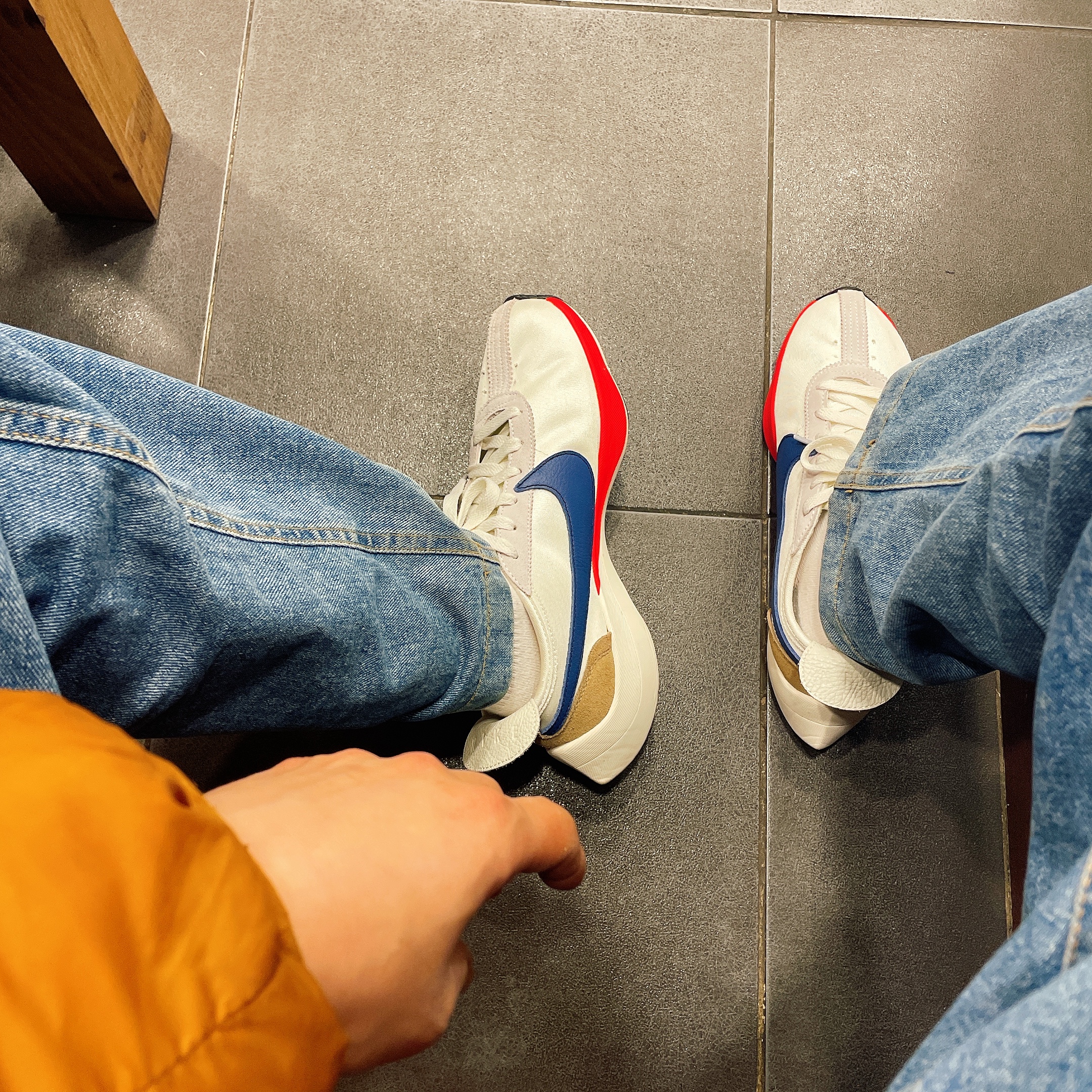 Nike Moon Racer Sail Solar Blue 착용 스타일 - 2